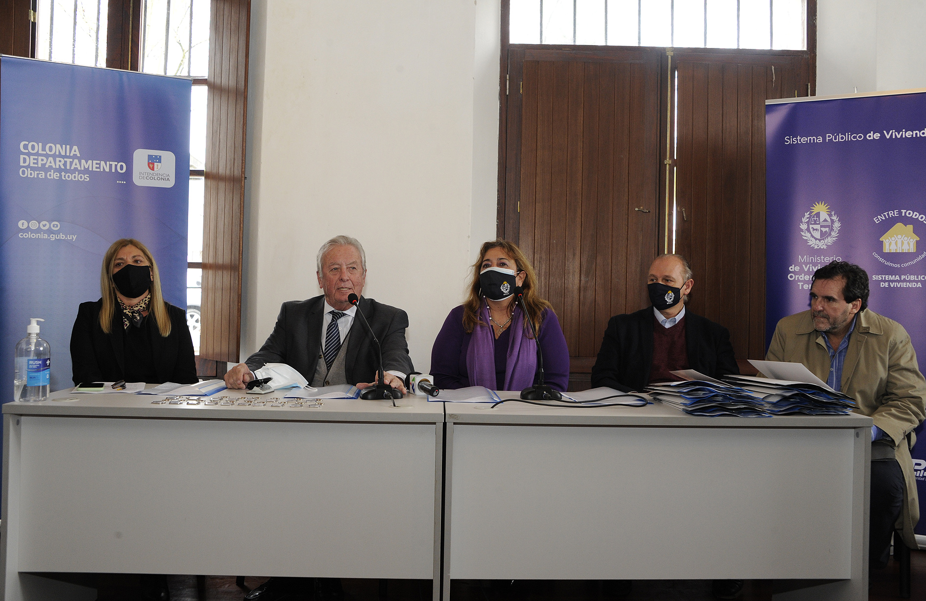 Entrega de 18 préstamos a familias de las localidades de la Estanzuela, Riachuelo y Semillero, para la refacción de viviendas
