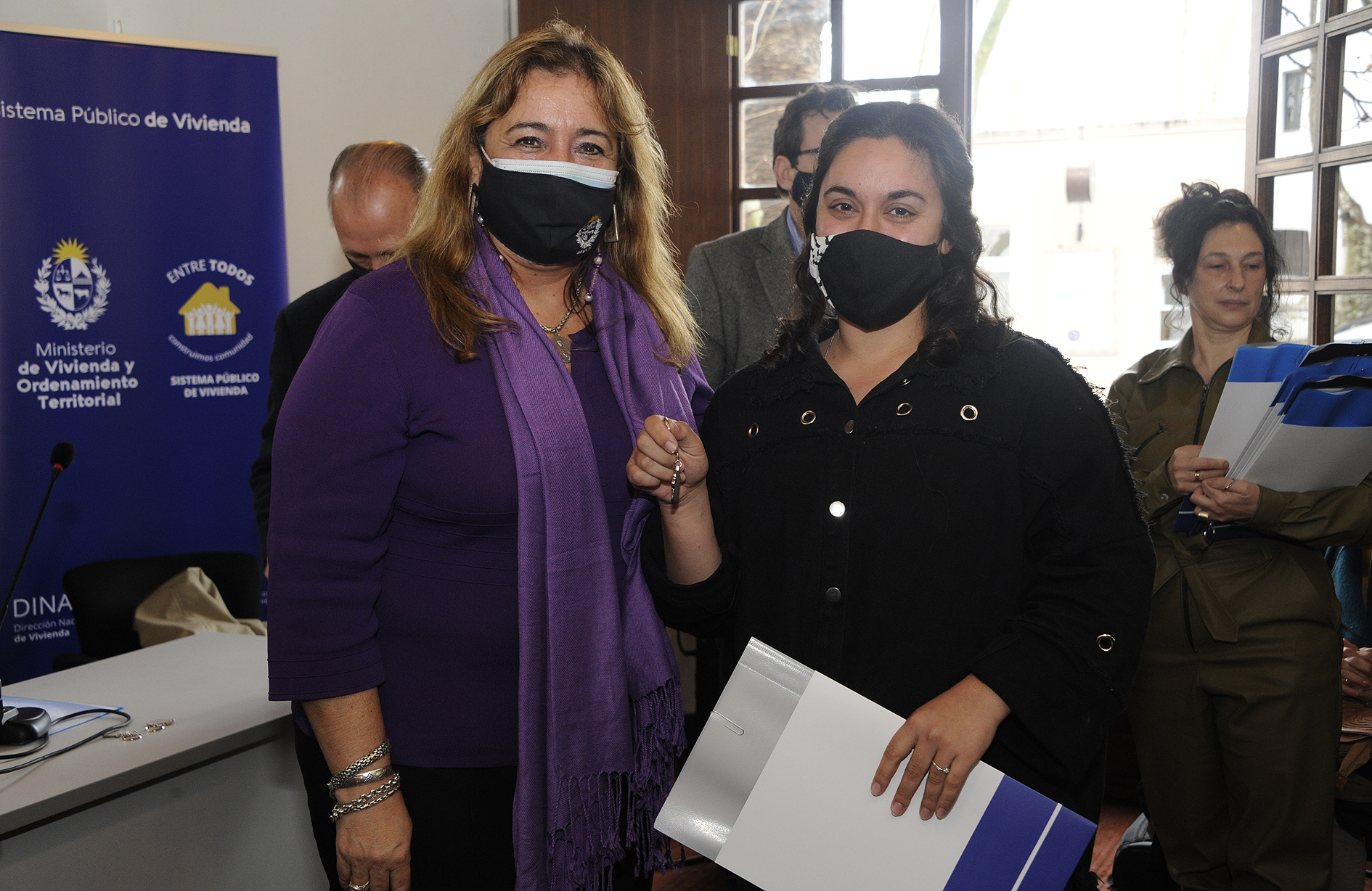 Entrega de 18 préstamos a familias de las localidades de la Estanzuela, Riachuelo y Semillero, para la refacción de viviendas