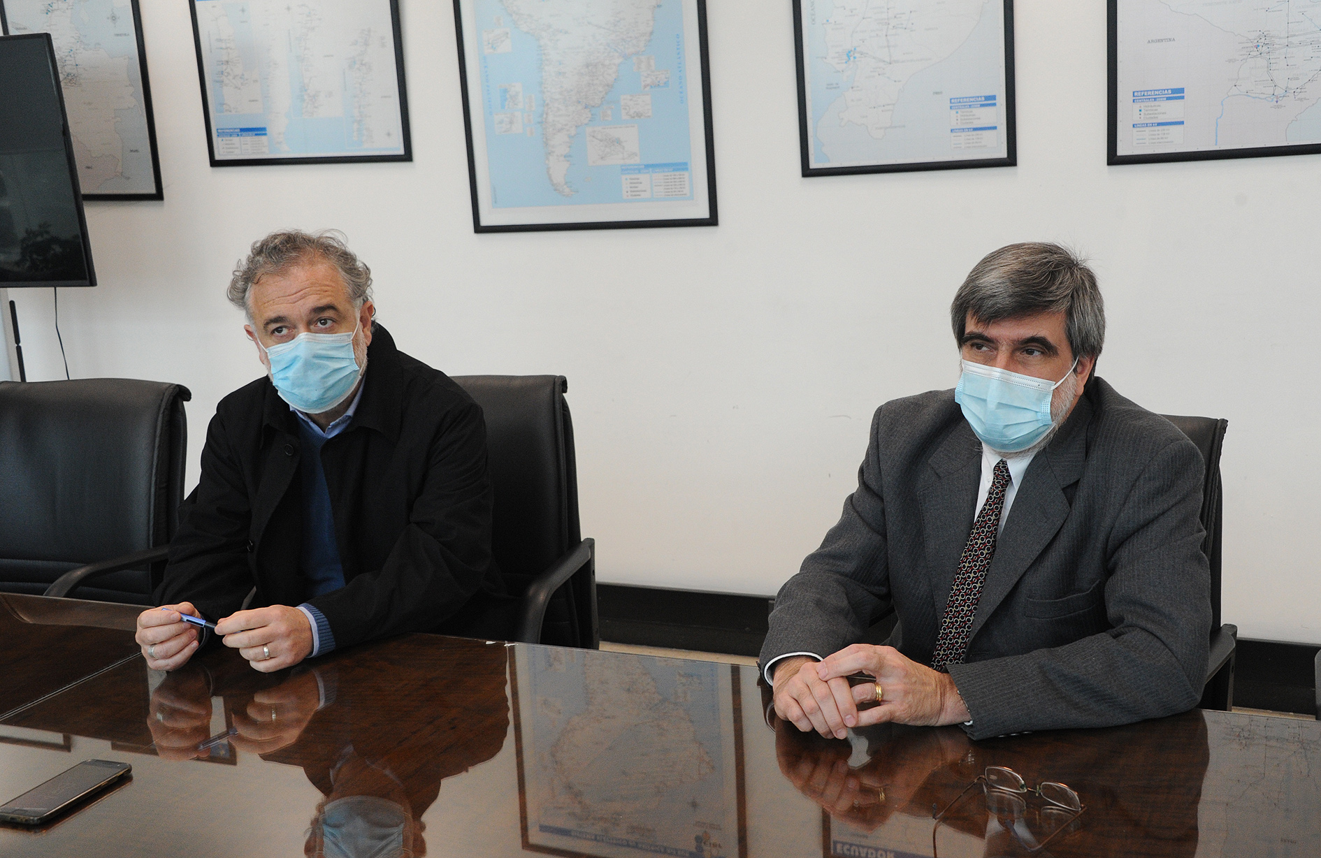 Autoridades durante la firma del acuerdo