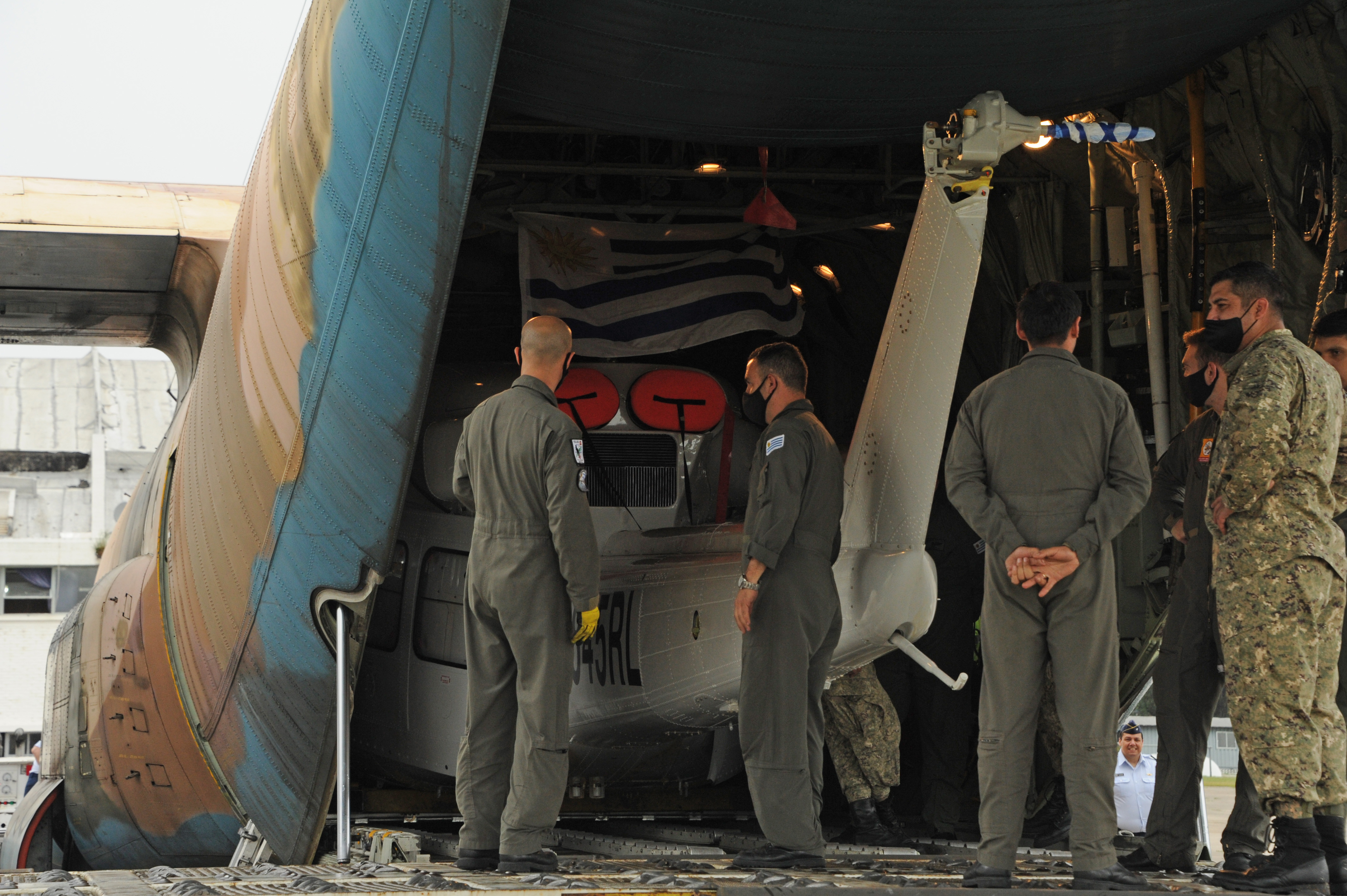 Arribo a la base de la Fuerza Aérea un helicóptero Bell 212, valorado en 4.500.000 dólares donado por Estados Unidos
