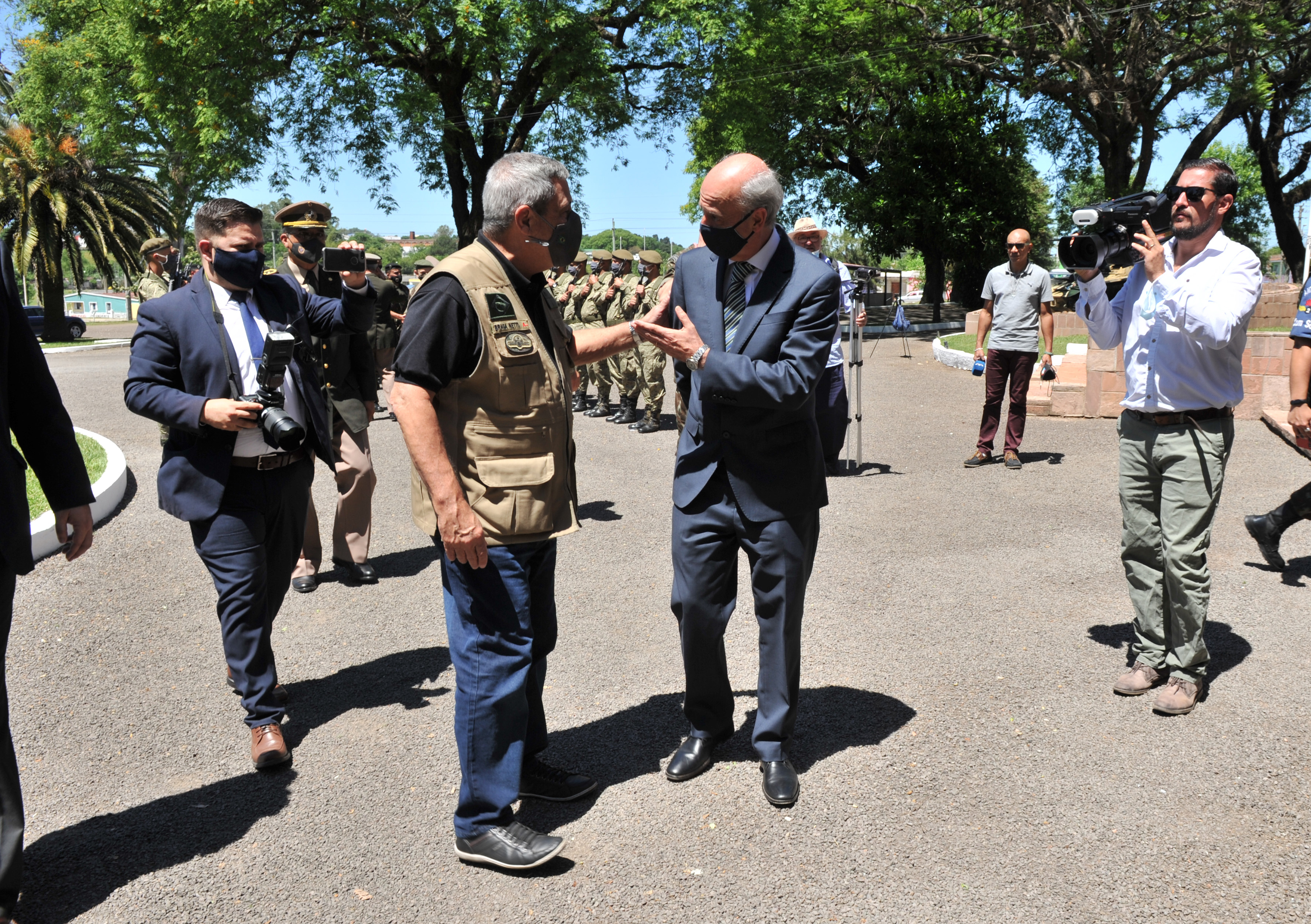 Ministro Javier García se reunió con su par de Brasil Walter Souza Braga Netto