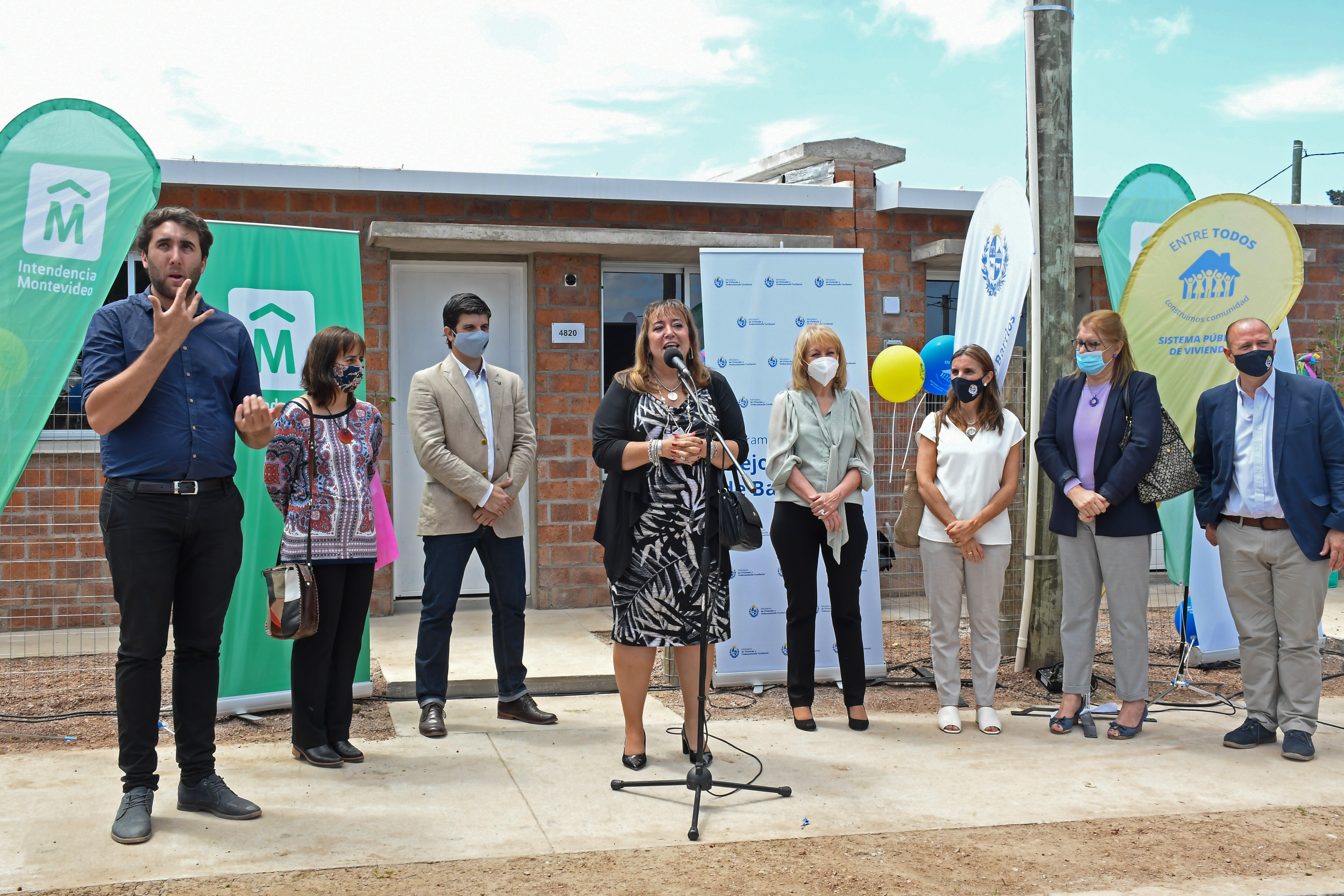 Ministerio de Vivienda entregó cinco soluciones habitacionales en barrio Cauceglia de Montevideo