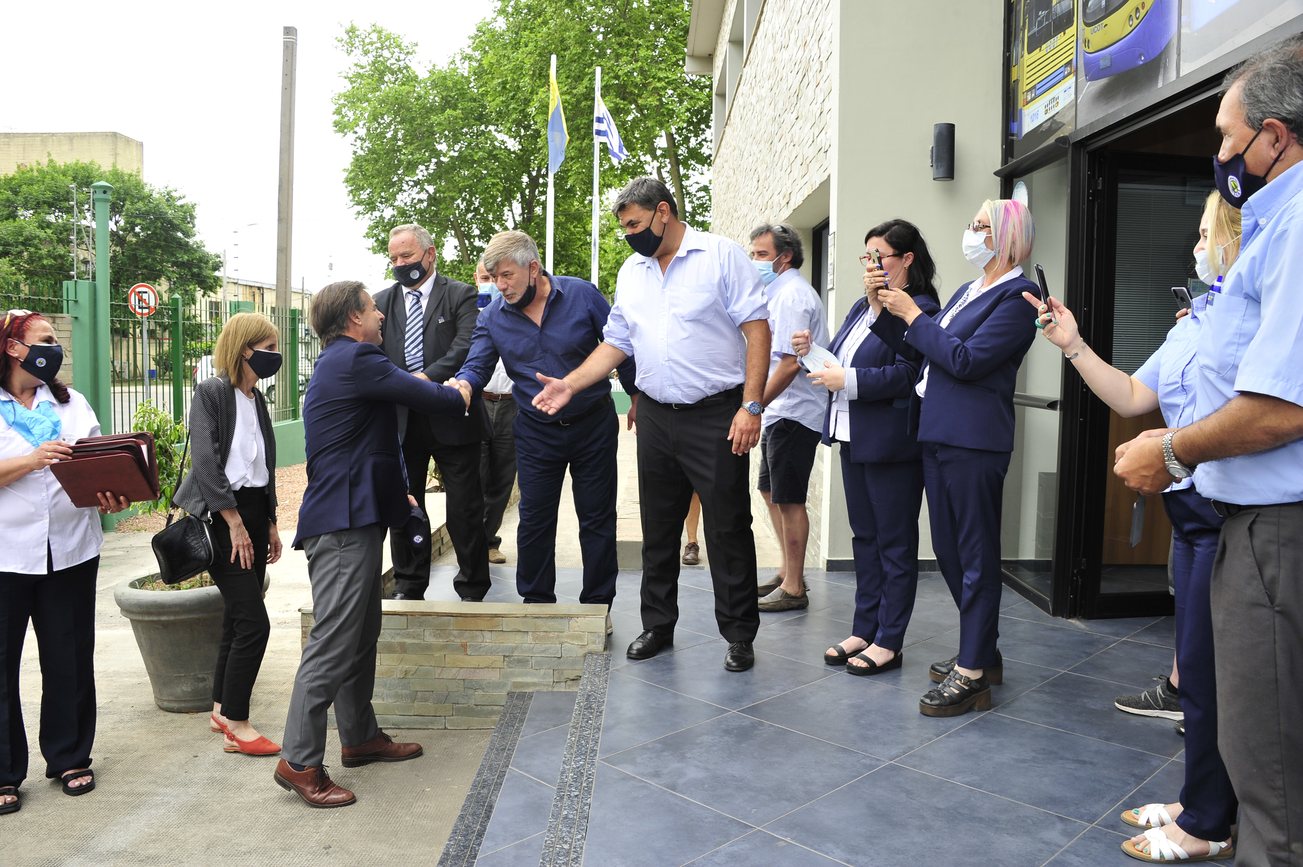 Visita de Lacalle Pou a las instalaciones de la empresa alimenticia La Trigueña y las oficinas centrales de la empresa transportista UCOT