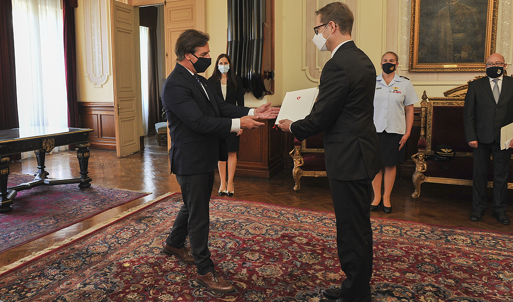 Presidente Lacalle Pou recibió cartas credenciales de representante diplomático de Suiza