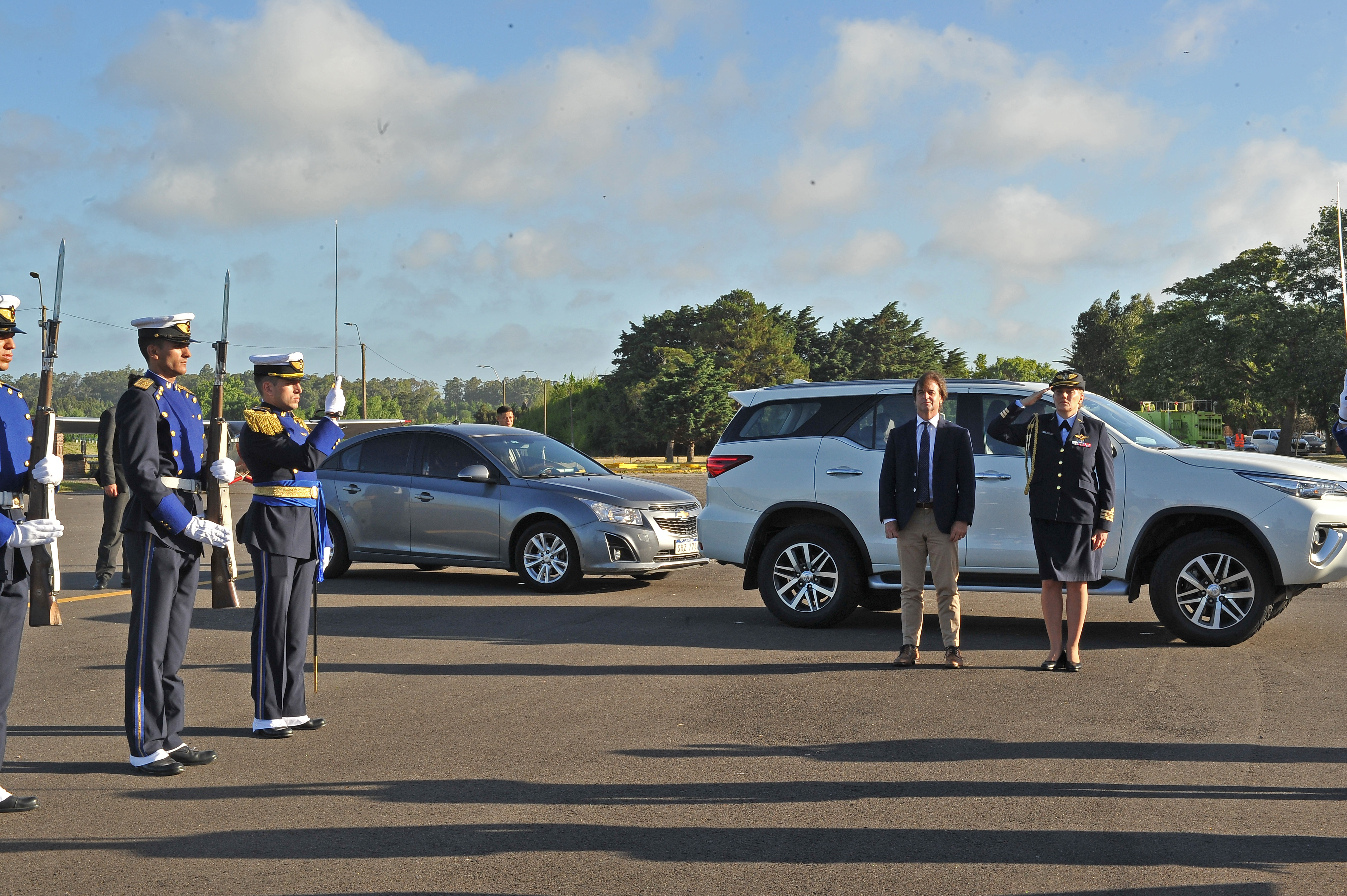 Luis Lacalle Pou, encabezó la ceremonia de fin de cursos de la Escuela Militar de Aeronáutica