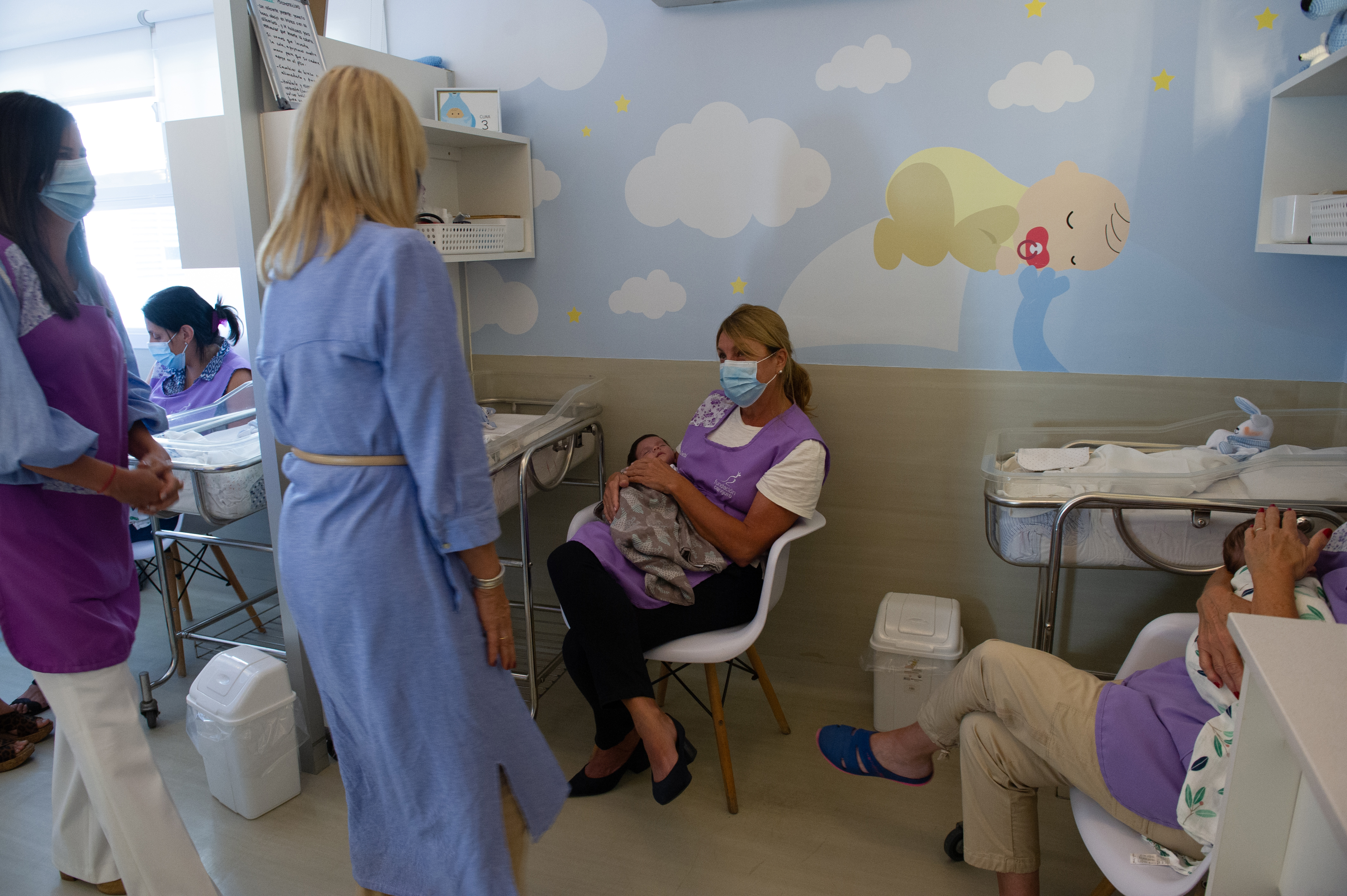 Argimón visitó a bebés y sus familias ingresados en el hospital Pereira Rossell
