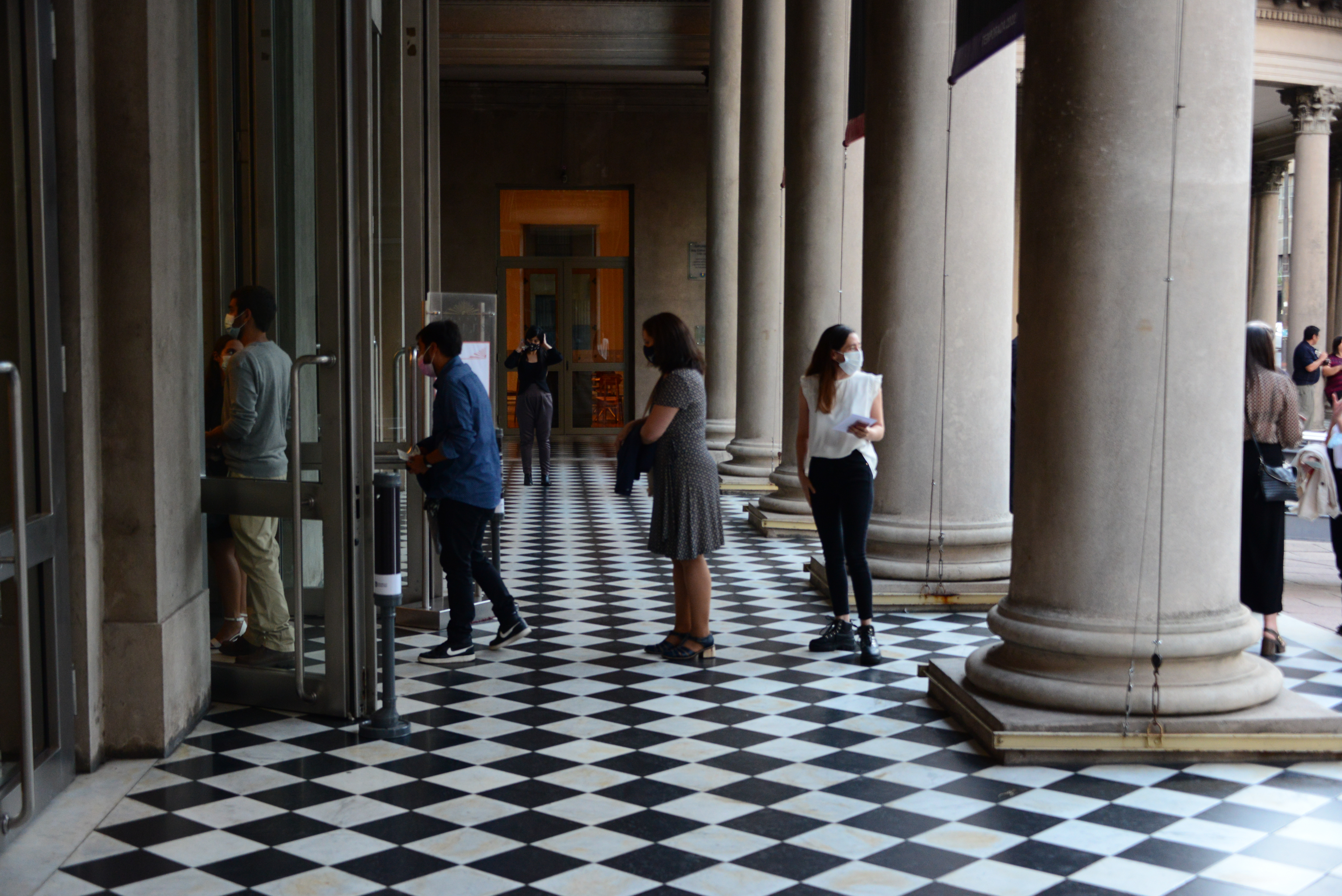 Más de 500 egresados del Instituto de Profesores Artigas recibieron su título en el Teatro Solís