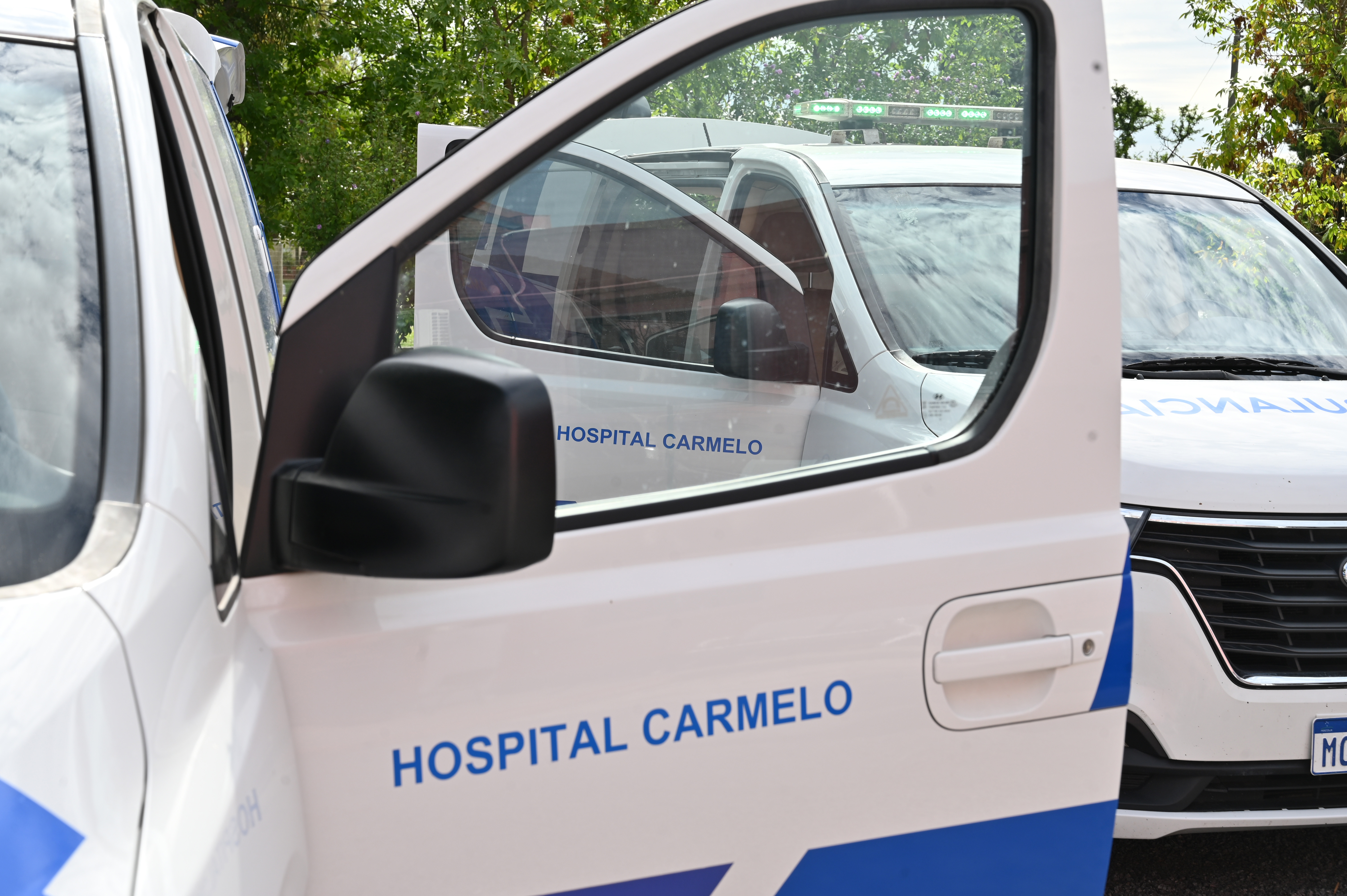 ASSE inauguró policlínica y entregó ambulancias en Río Negro y Colonia