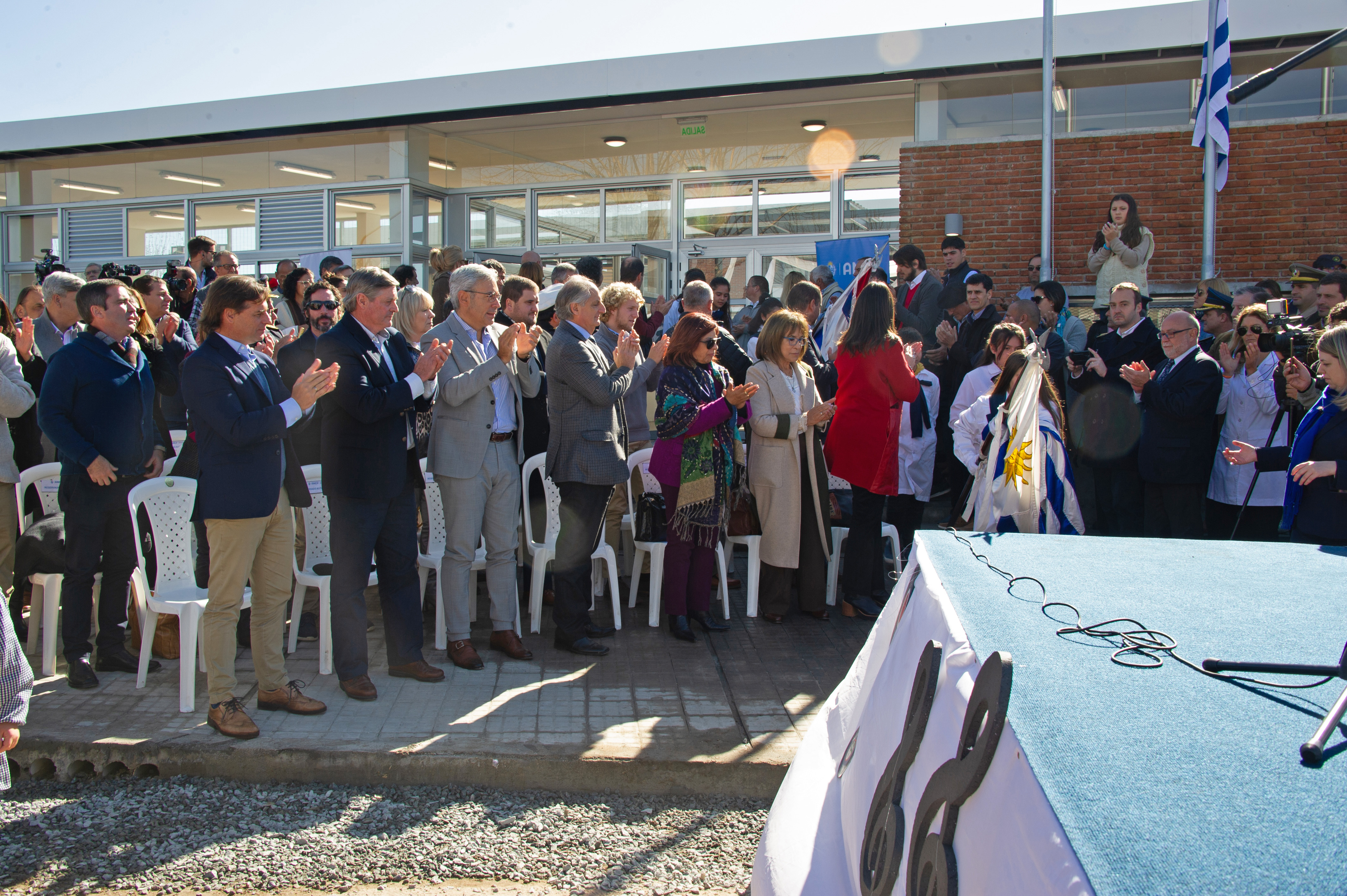 Lacalle Pou inauguró instalaciones de escuela Ana Monterroso de Lavalleja, en Mercedes