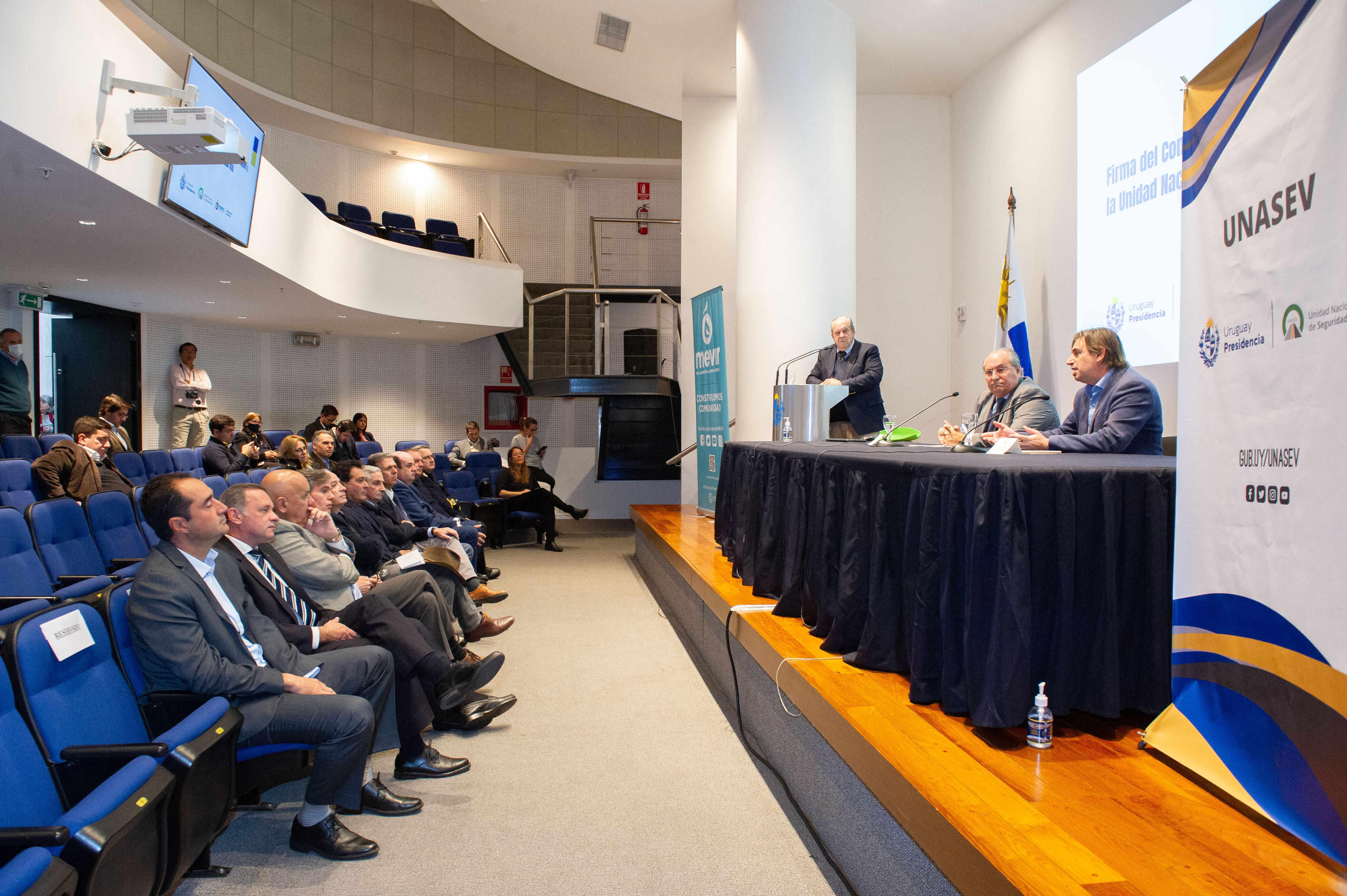 Acuerdo de cooperación entre Unasev y Mevir