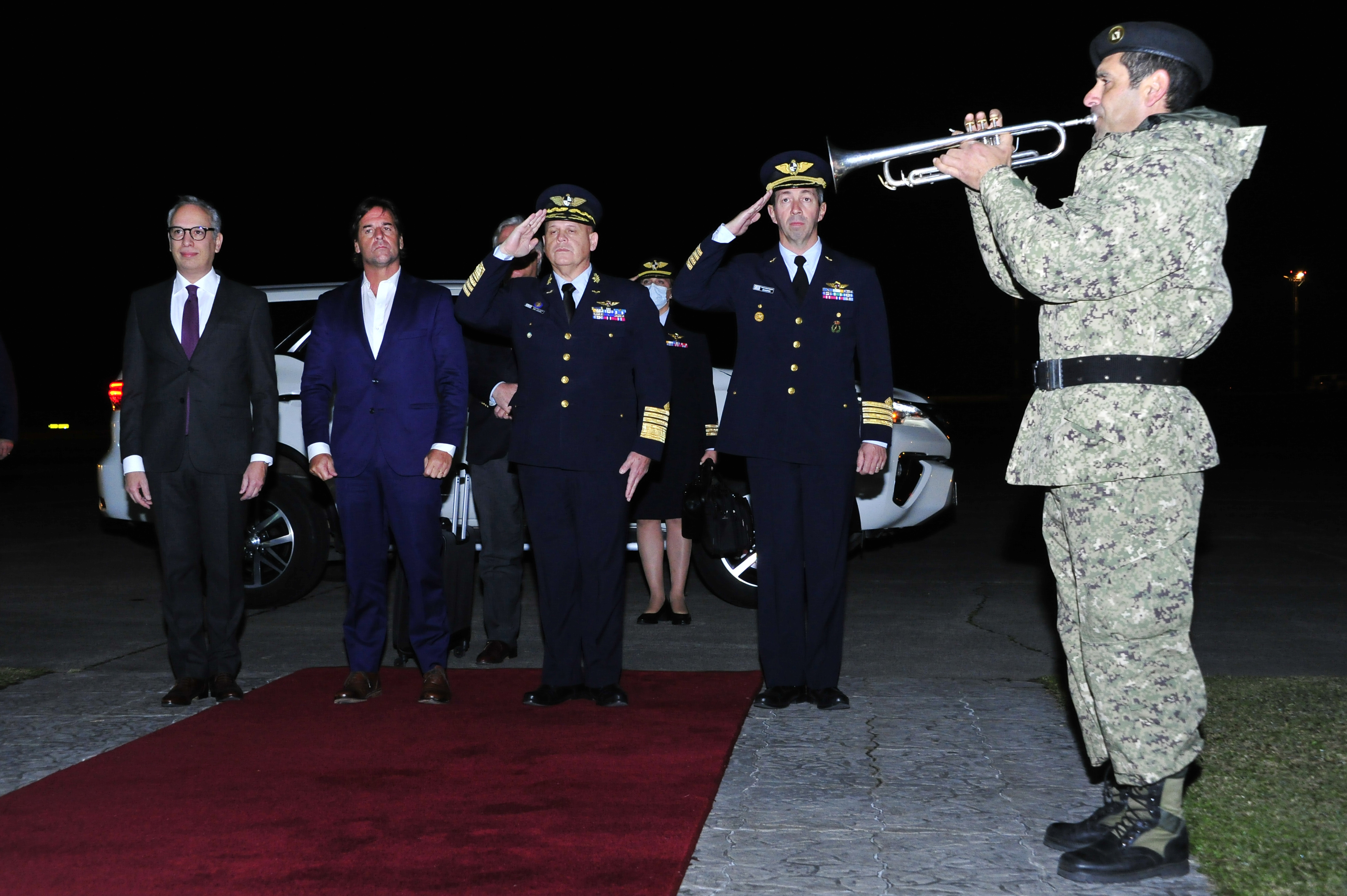Lacalle Pou retornó de su visita a Colombia donde se reunió con el presidente Duque
