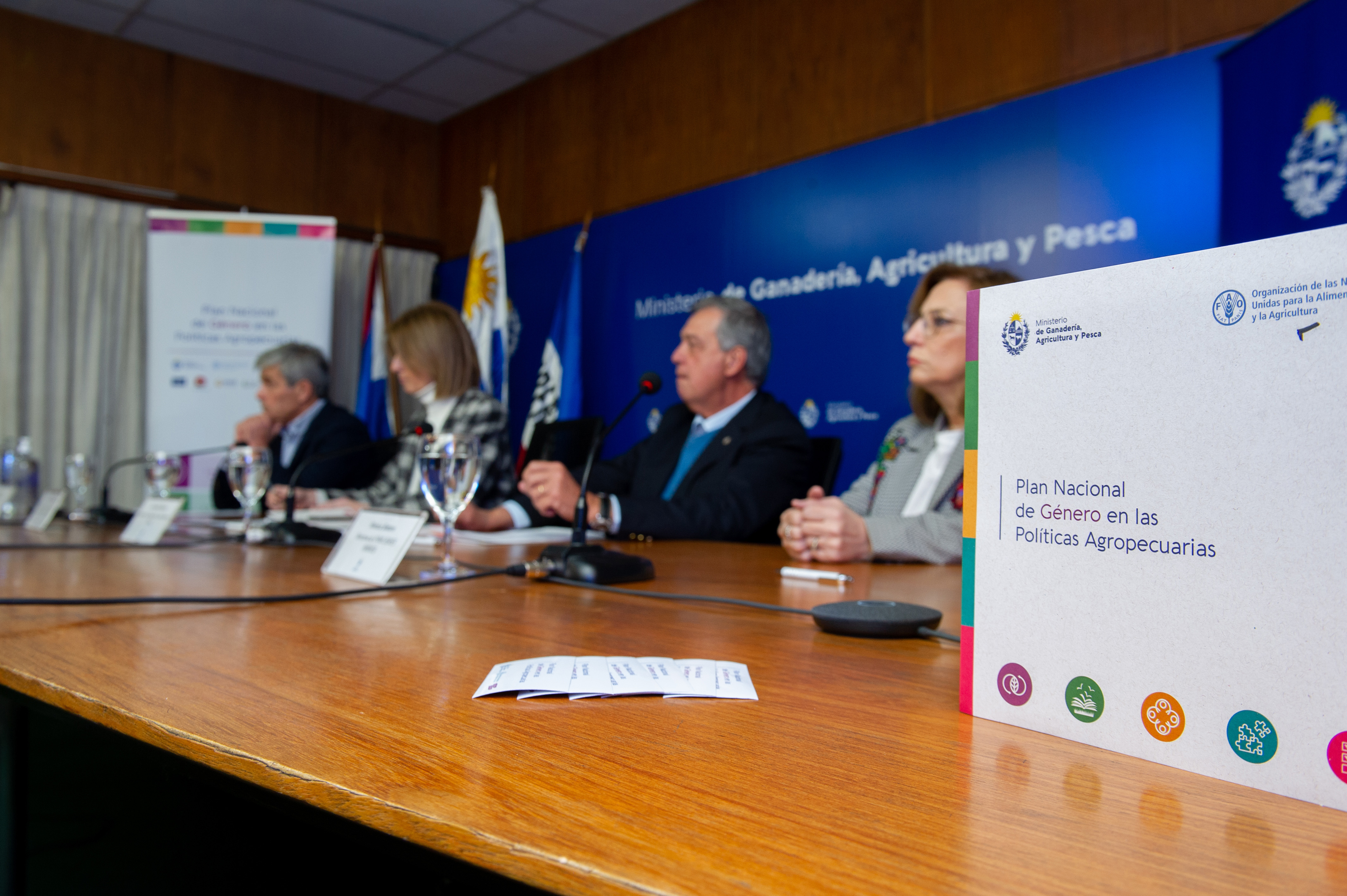 Instituto de Investigación Agropecuaria e Inmujeres acuerdan reforzar rol femenino en sector agrícola