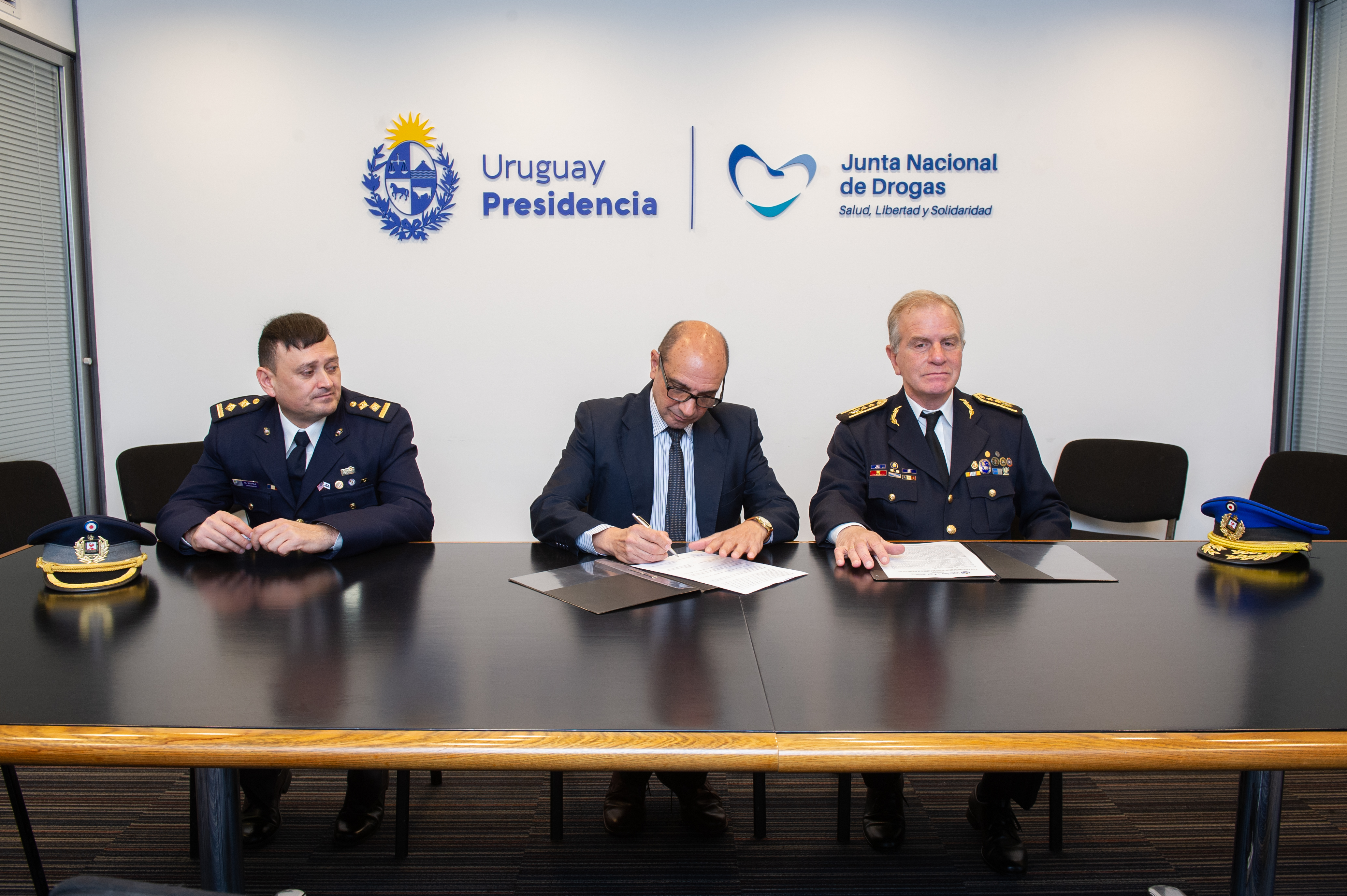 Firma de acuerdo entre la Junta Nacional de Drogas y el Ministerio del Interior