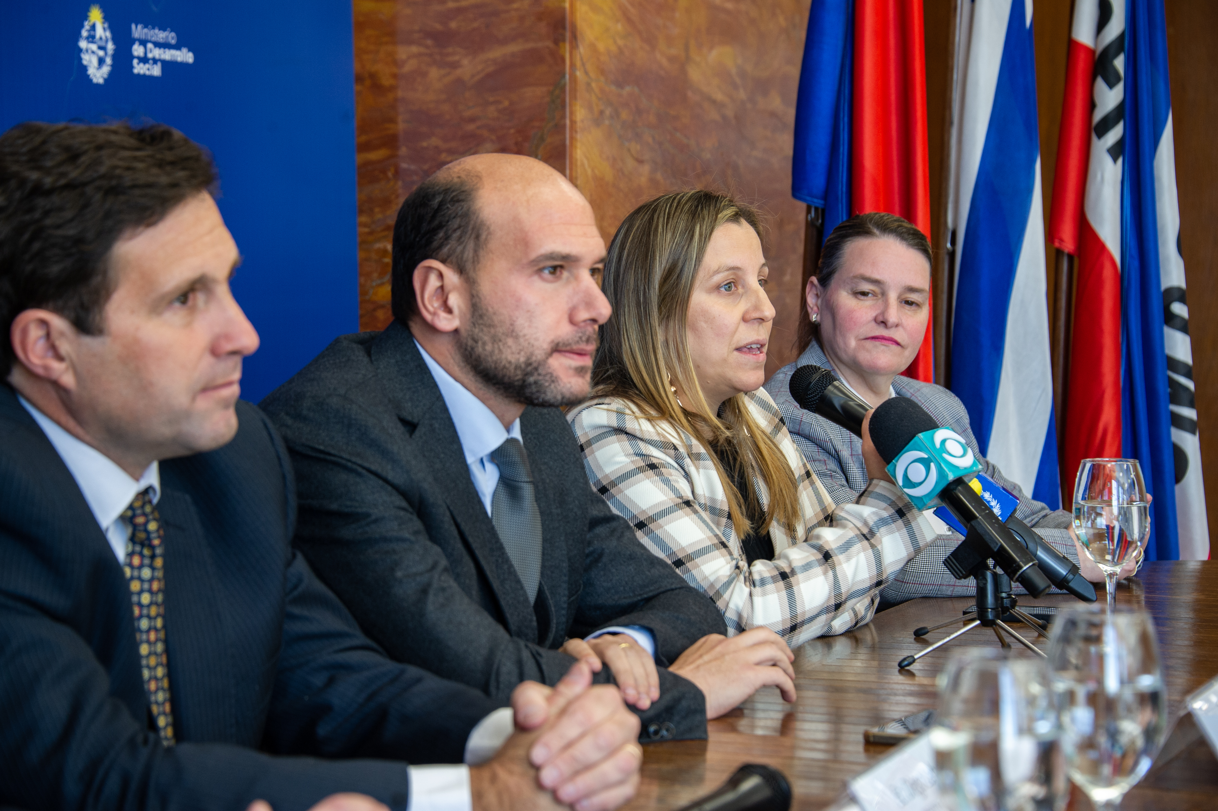 Firma de convenio de cooperación entre Mides y Banco Central