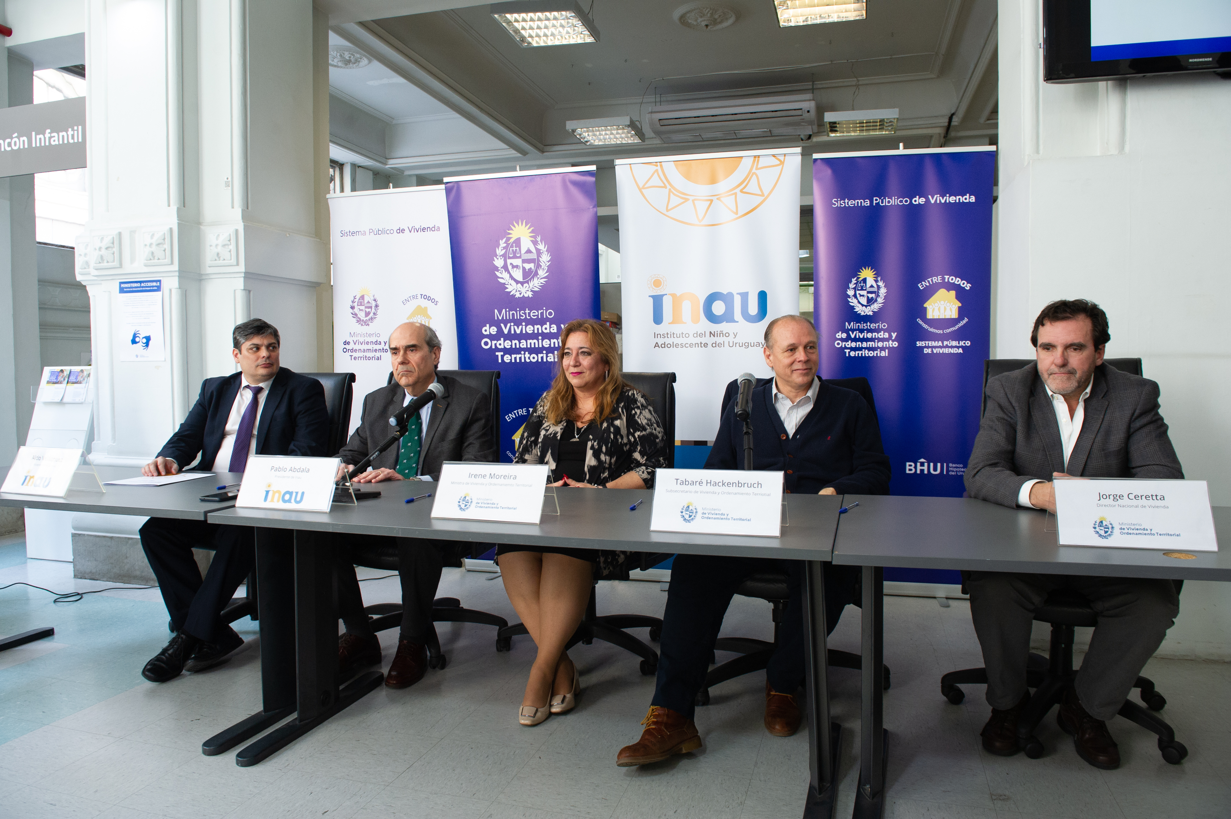 Firma de convenio entre MVOT e INAU para dar soluciones habitacionales