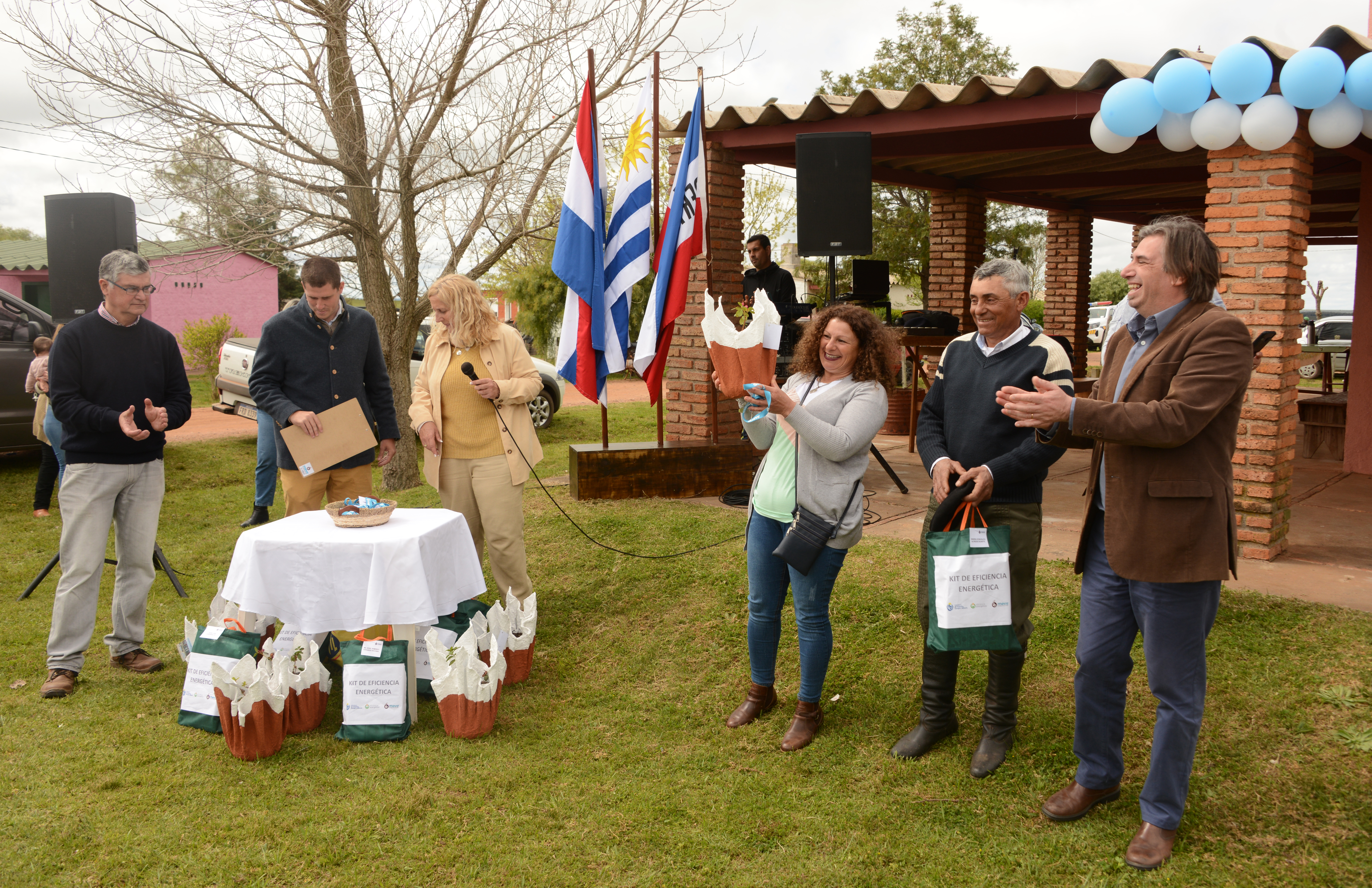 Imágenes de inauguración de viviendas de Mevir