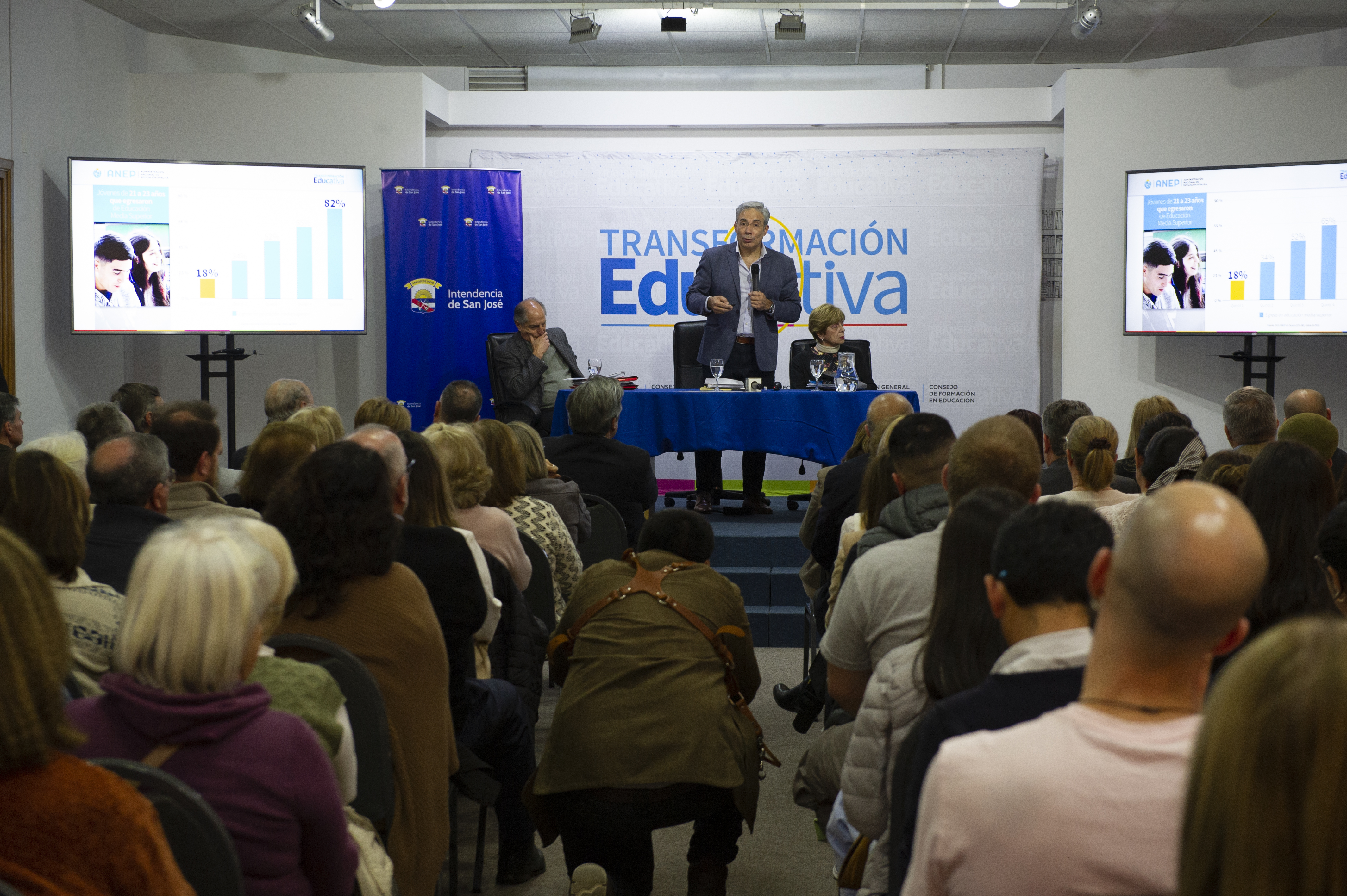 Encuentro de autoridades de Educación Pública con comunidad de San José