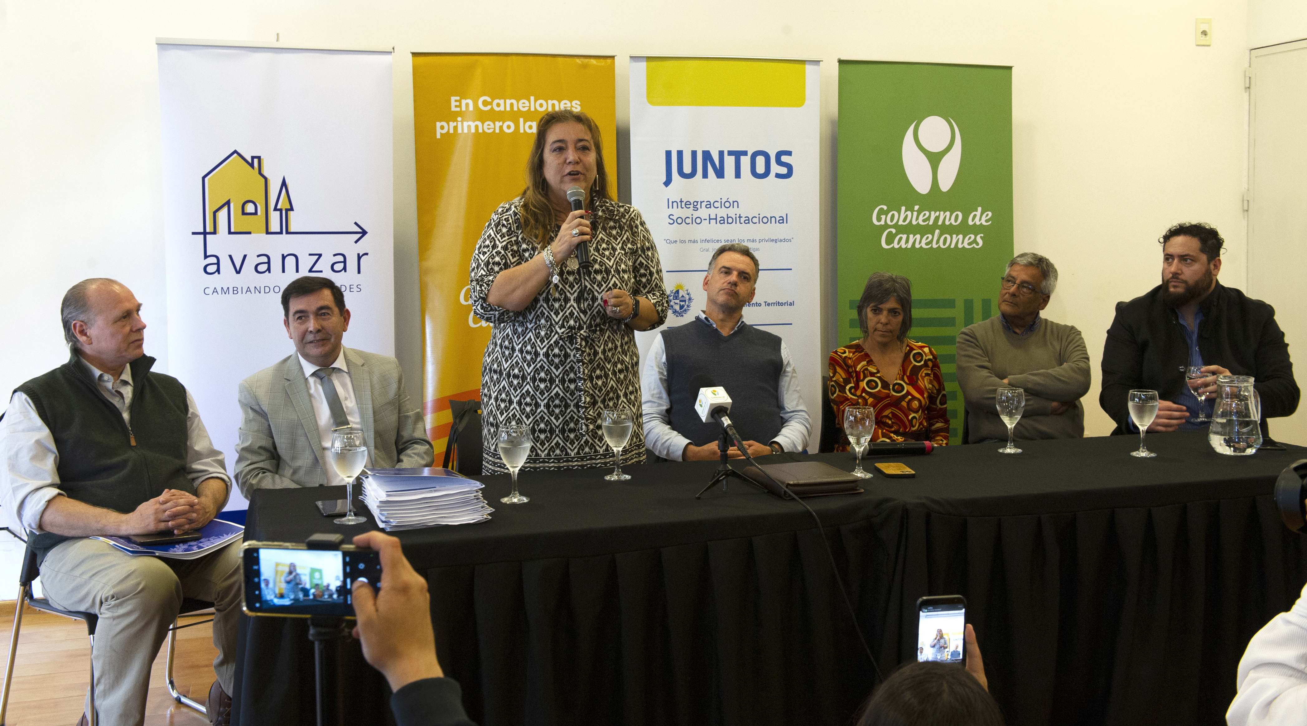 Firma de convenio entre el MVOT, Juntos y la Intendencia de Canelones