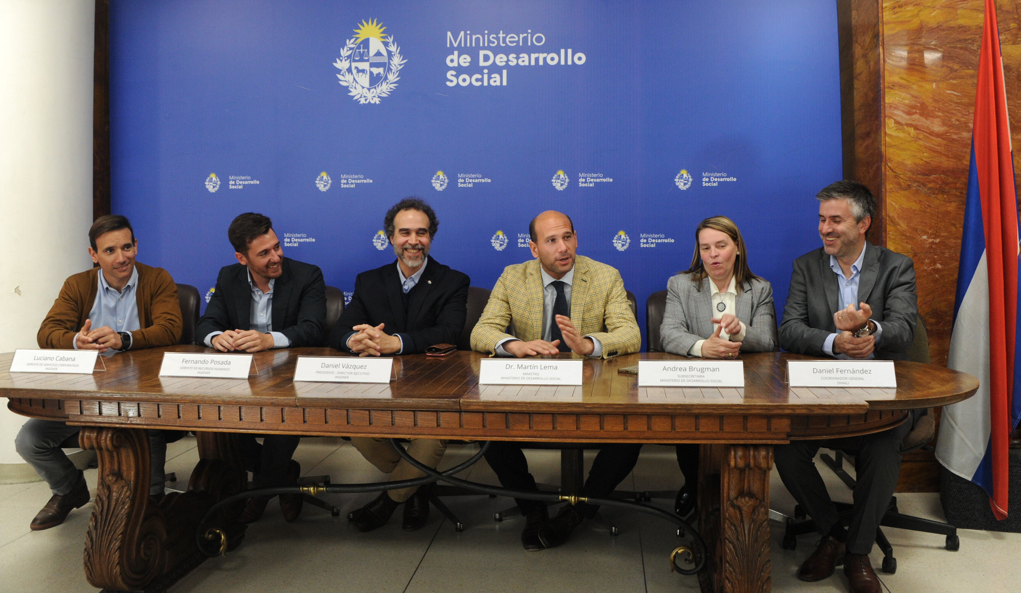 Firma de convenio entre MIDES y la empresa Ingener