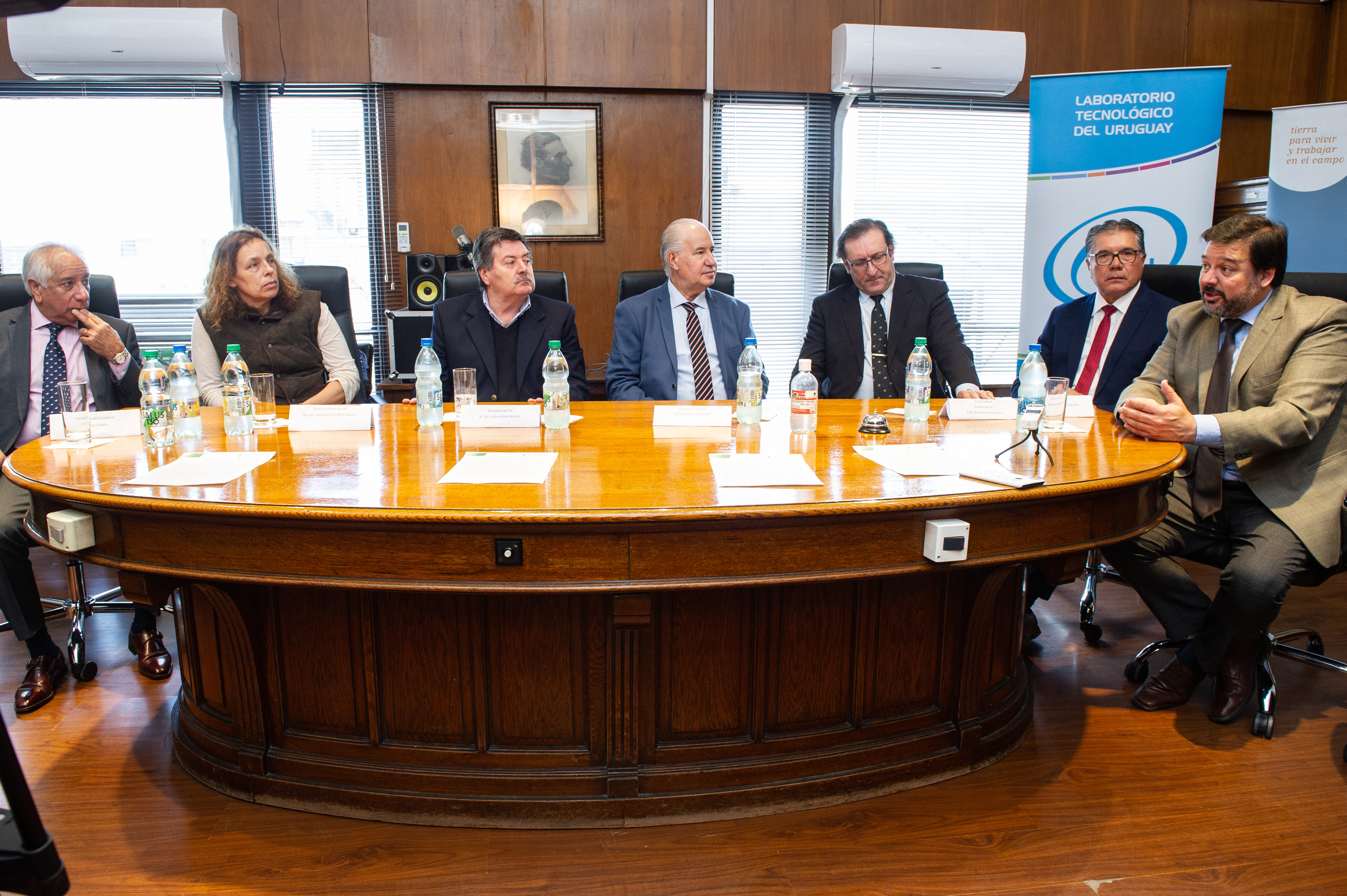Firma de convenio entre el Instituto Nacional de Colonización y el LATU