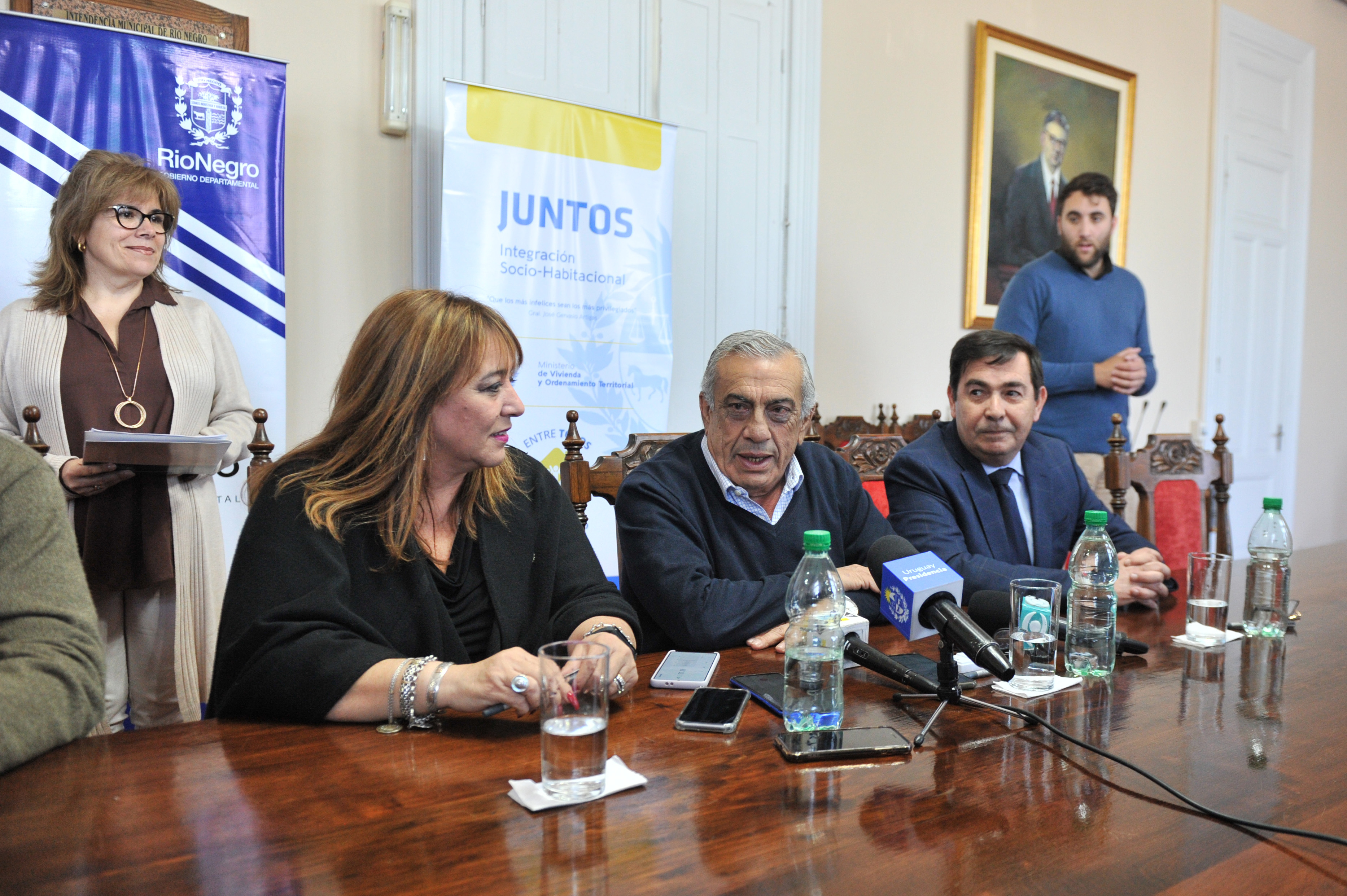 Firma de acuerdo entre Ministerio de Vivienda e Intendencia de Río Negro