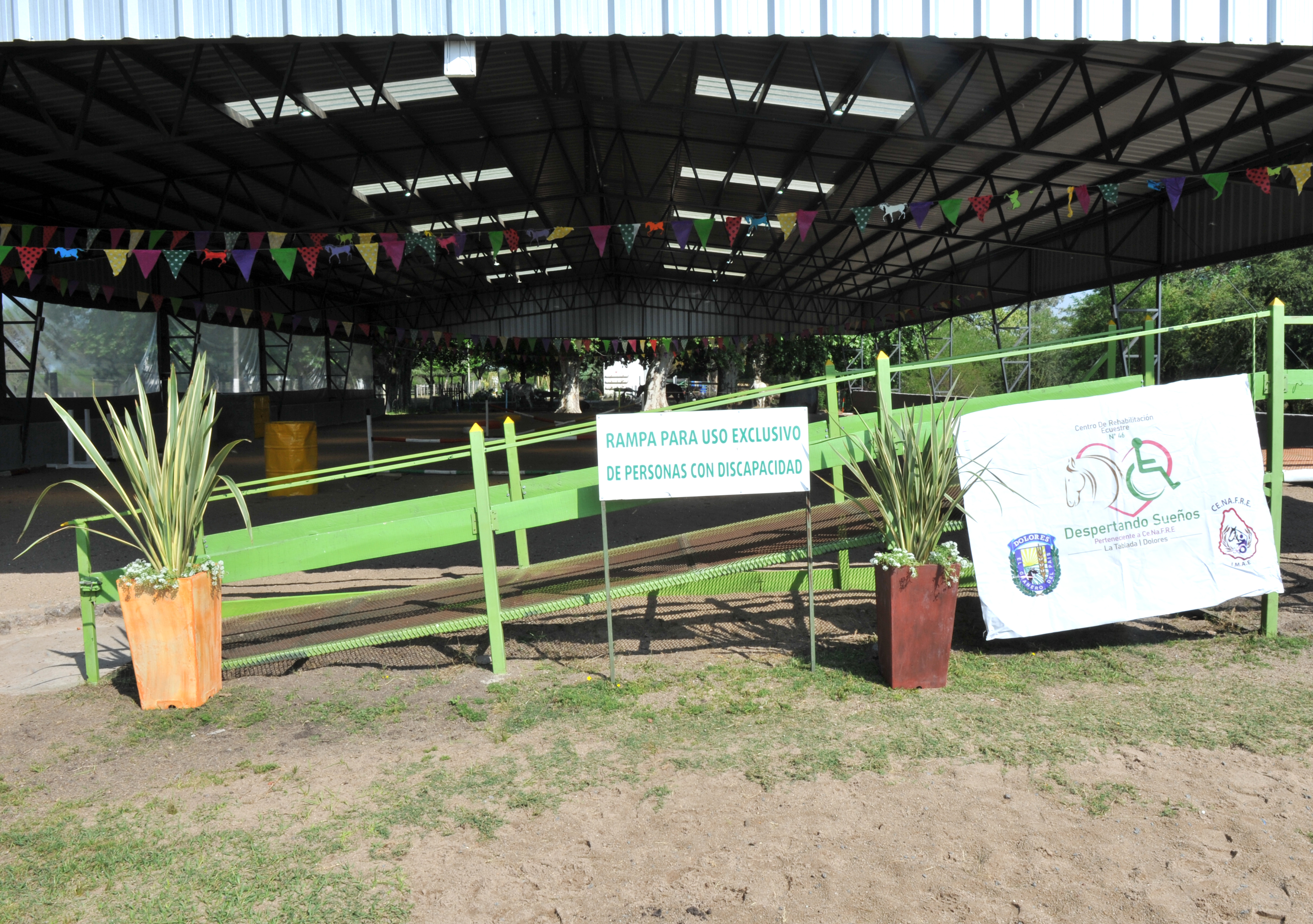 MTOP firmó convenios sociales con instituciones en Dolores y Mercedes