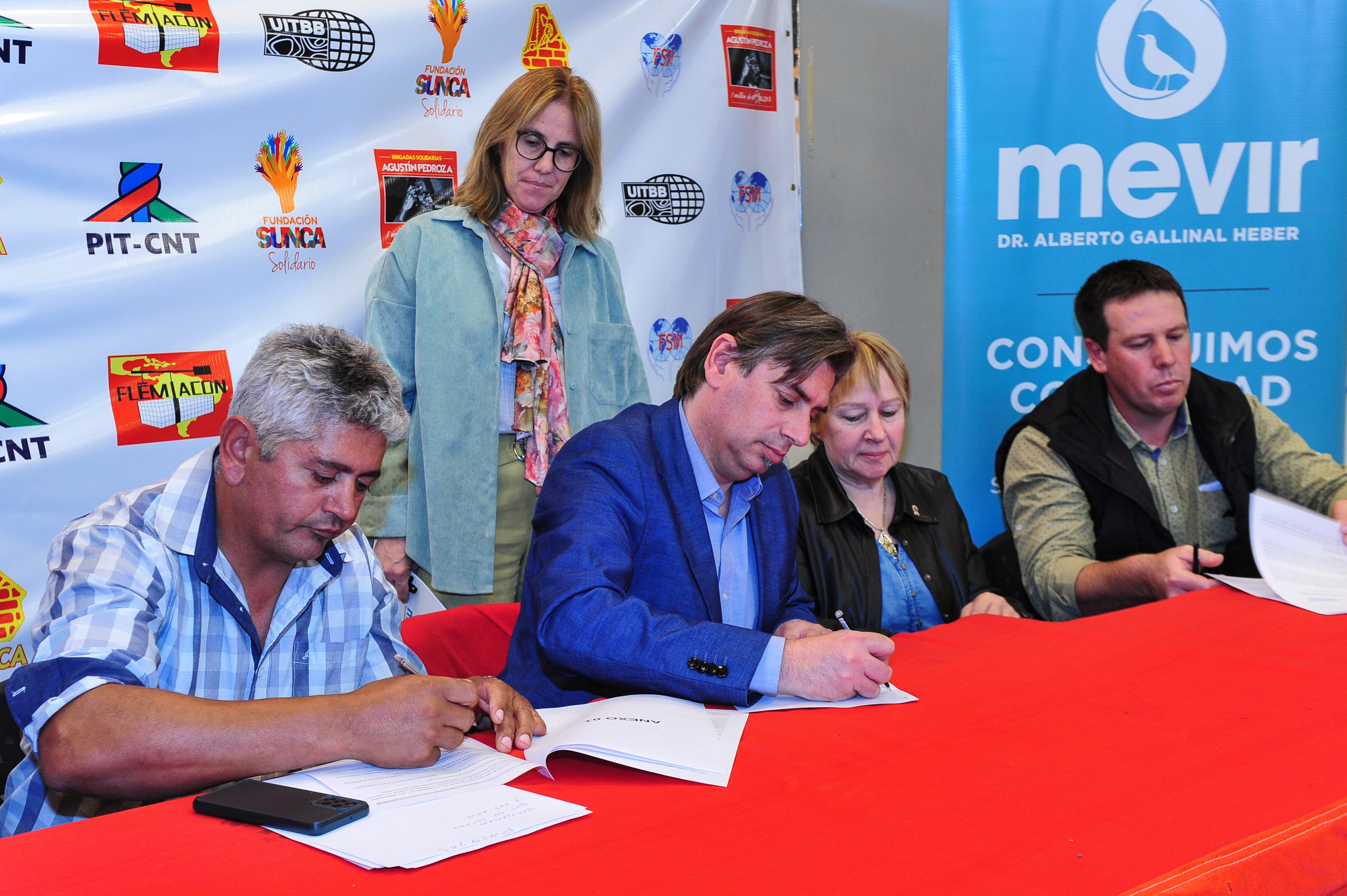 Firma de convenio entre Mevir y el sindicato de la construcción
