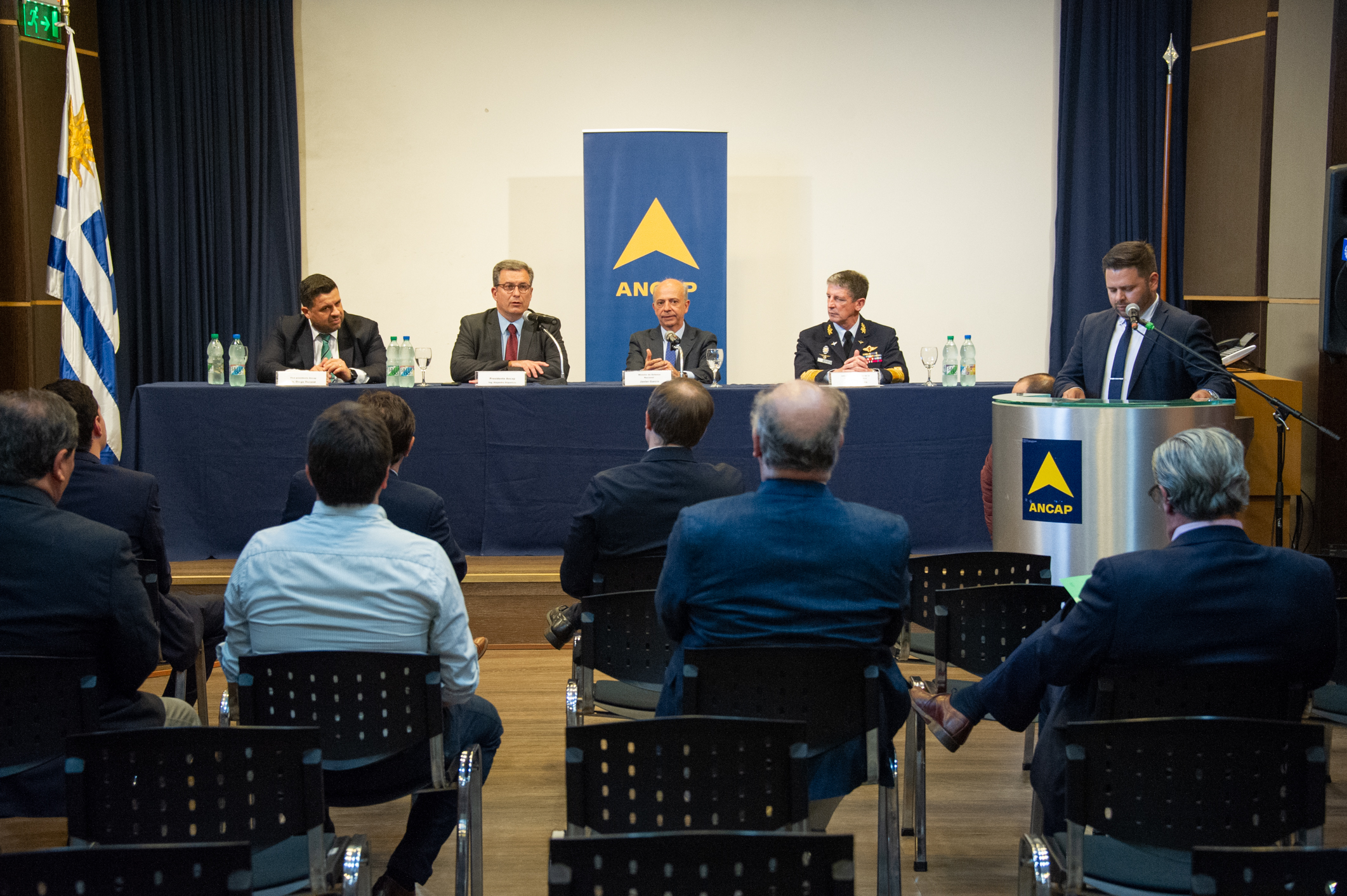 Firma de acuerdo marco entre Ancap y el ministerio de Defensa Nacional