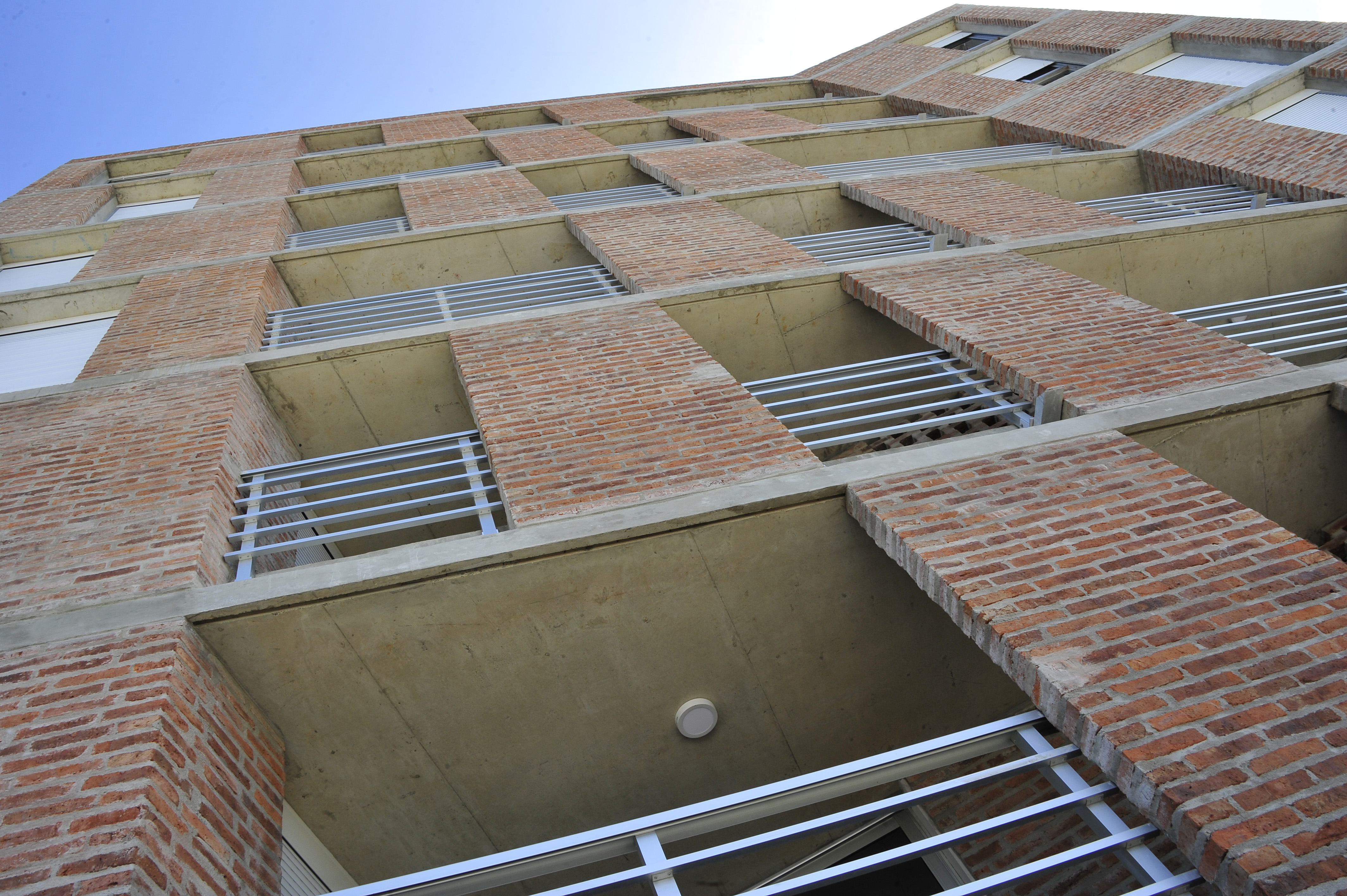 Ministerio de Vivienda entregó 19 casas a jubilados y pensionistas en San José