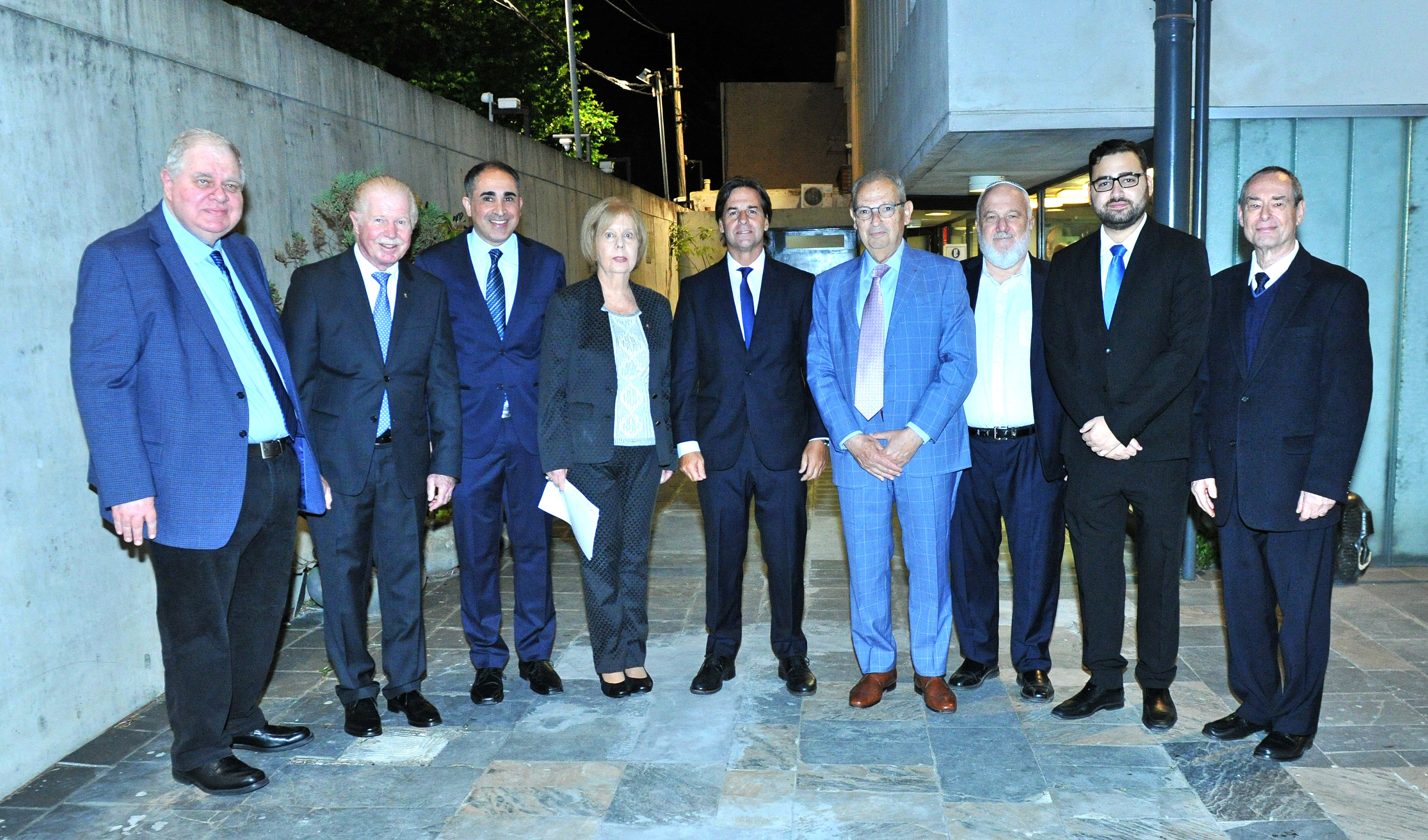 Presidente Lacalle Pou en acto de conmemoración de la Noche de los Cristales Rotos
