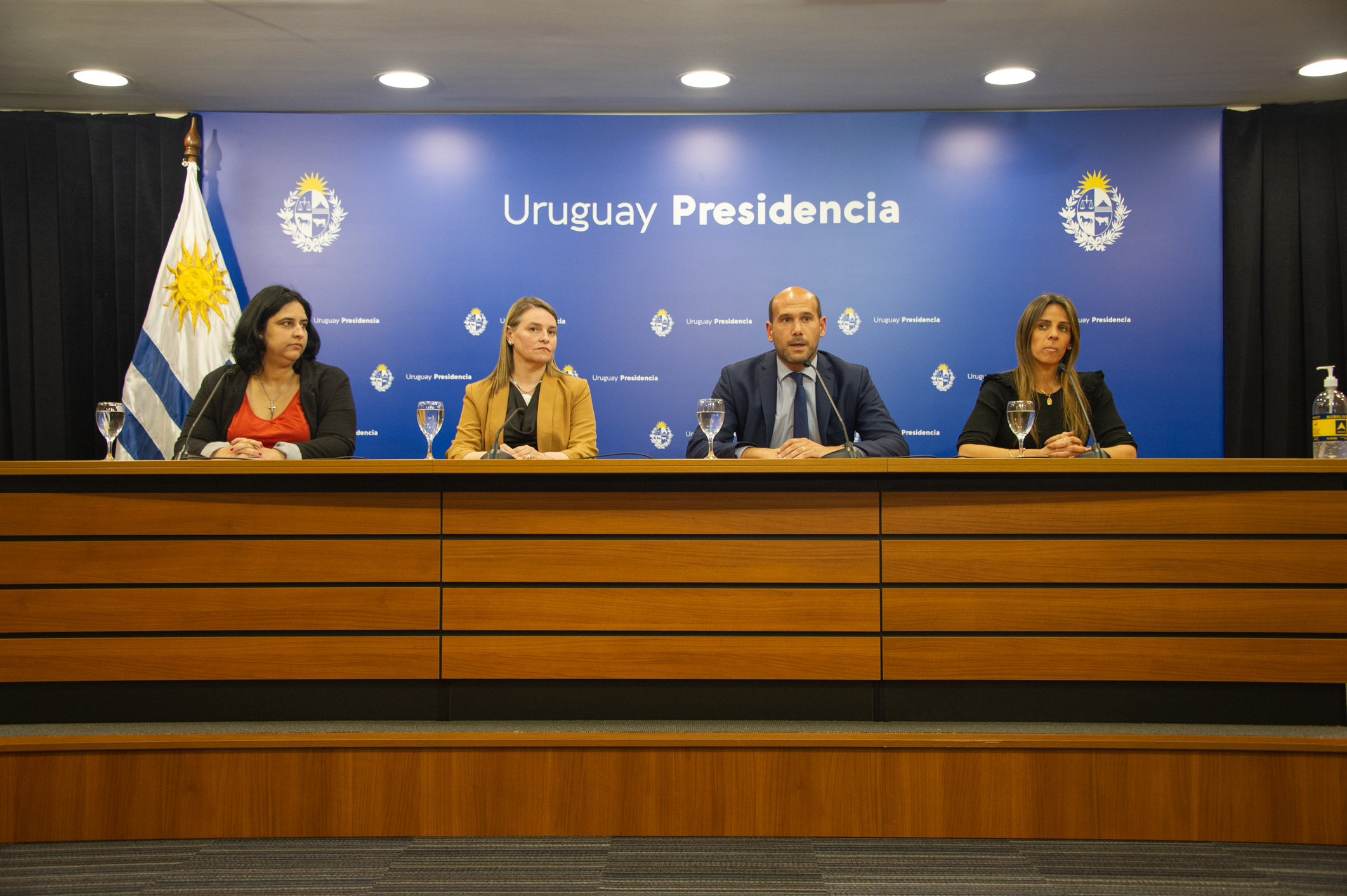 Imágenes de la conferencia de prensa del Ministerio de Desarrollo Social, Martín Lema