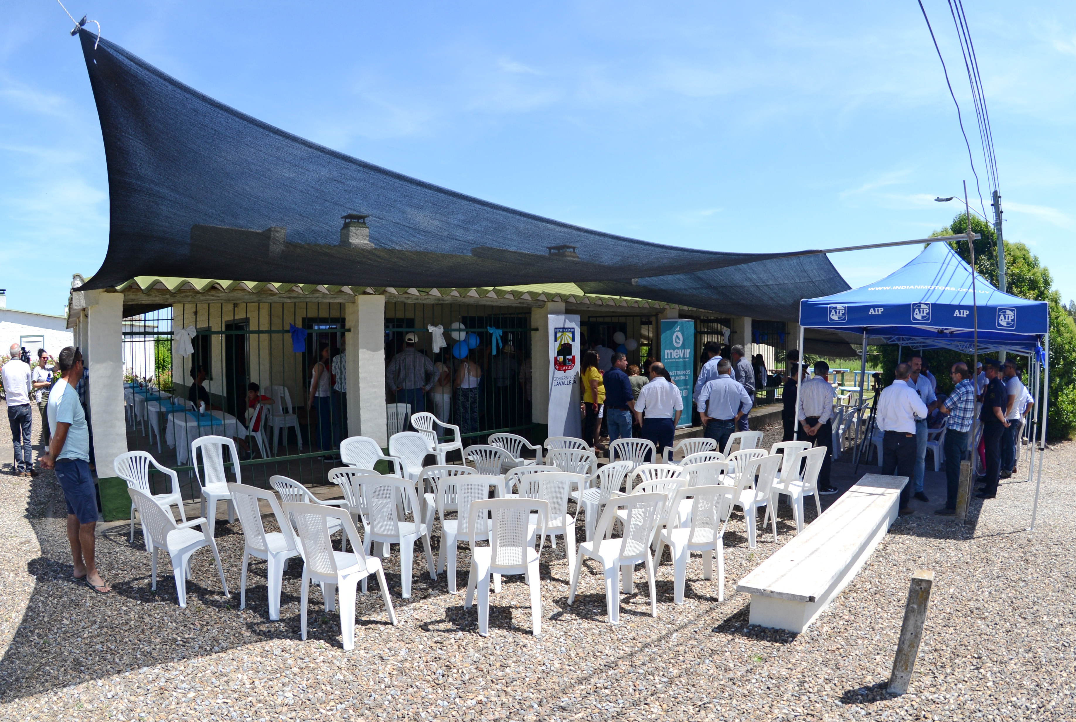Ceremonia de firma de 27 escrituras colectivas en Villa Rosario, departamento de Lavalleja