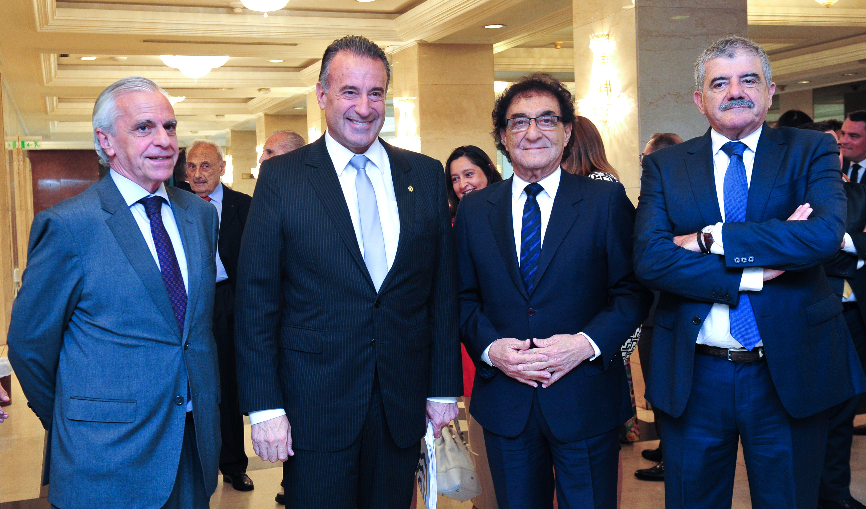 Imágenes del ministro de Salud Pública, Daniel Salinas, en almuerzo de ADM