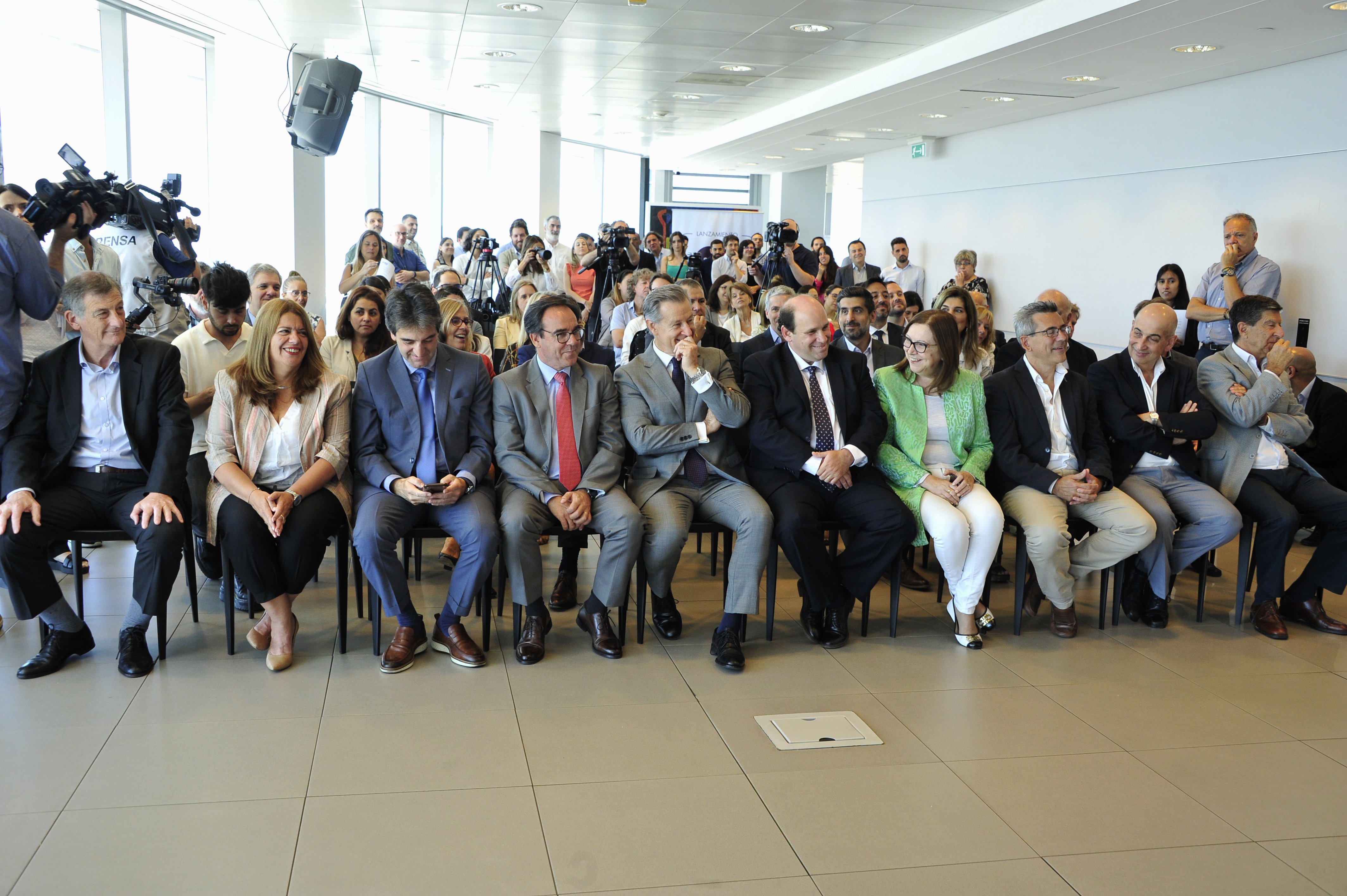 Imágenes de lanzamiento de propuesta comercial entre Antel y plataformas digitales internacionales