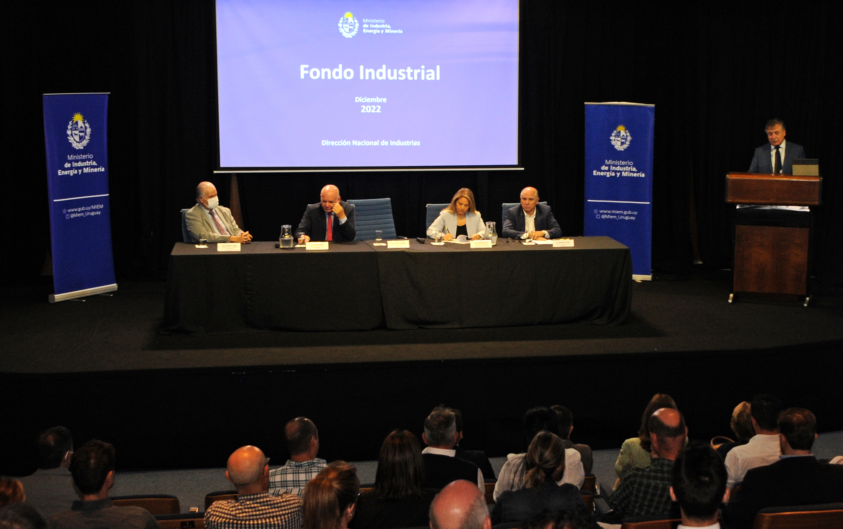 Imágenes de entrega de certificados a proyectos seleccionados por la convocatoria 2022 del Fondo Industrial