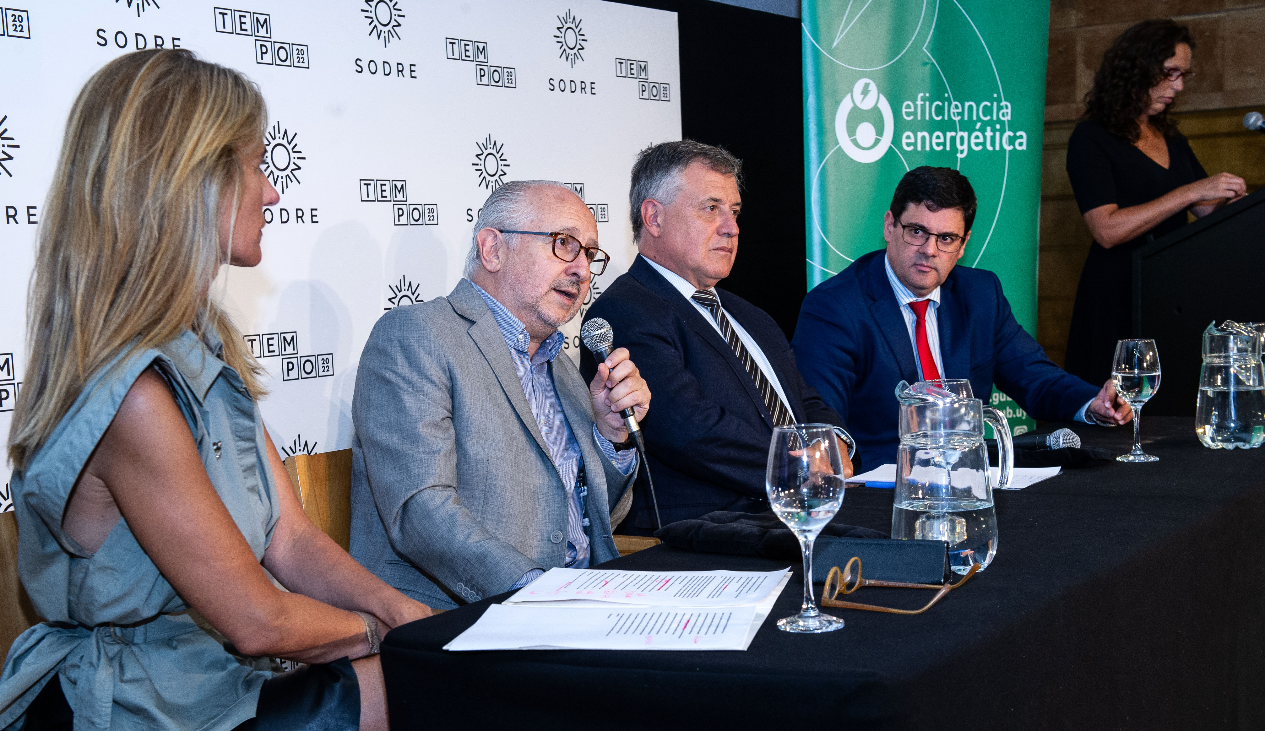 Imágenes de firma de convenio entre Sodre y Dirección Nacional de Energía