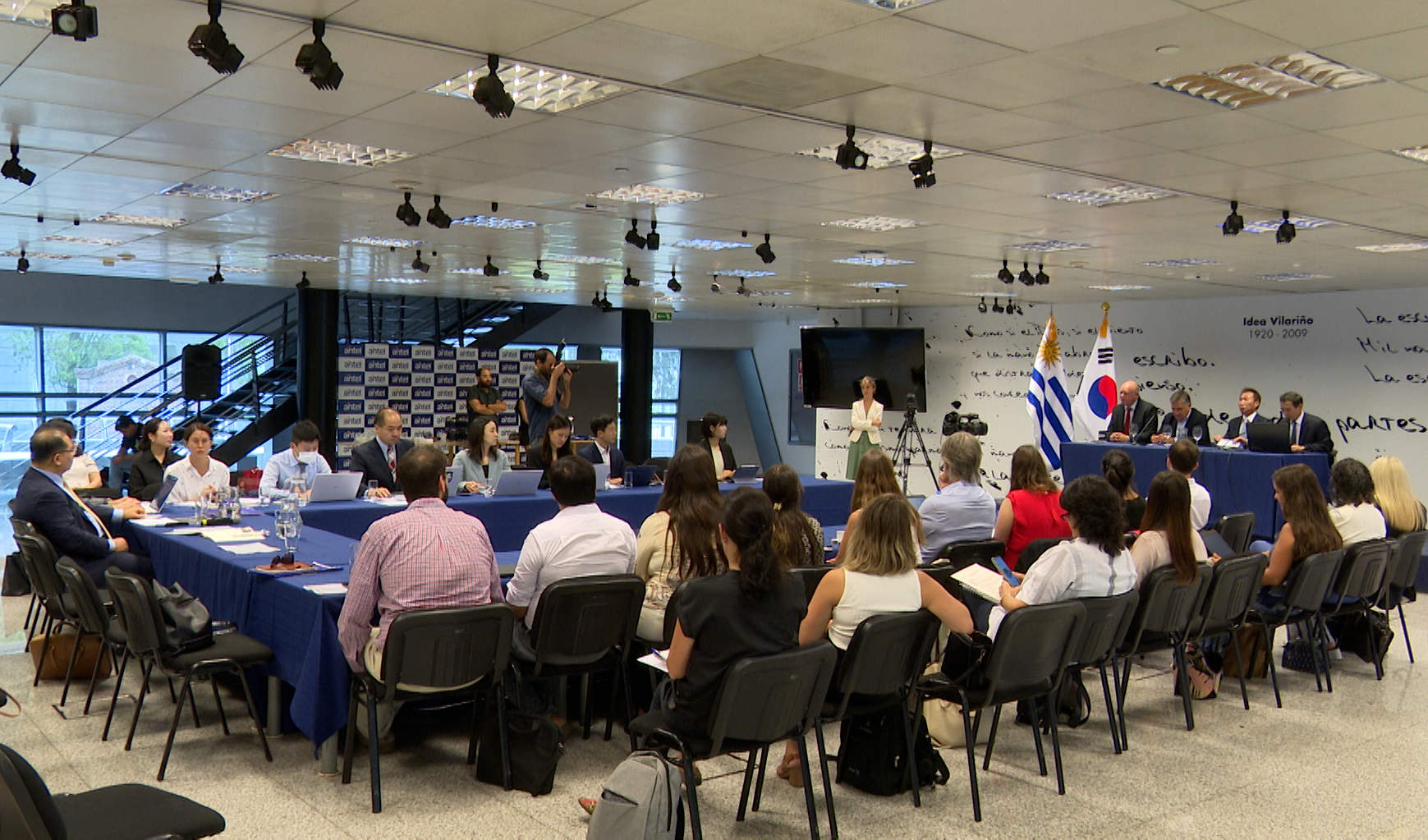 Imágenes de apertura de seminario sobre economía circular, organizado por Dirección de Industrias