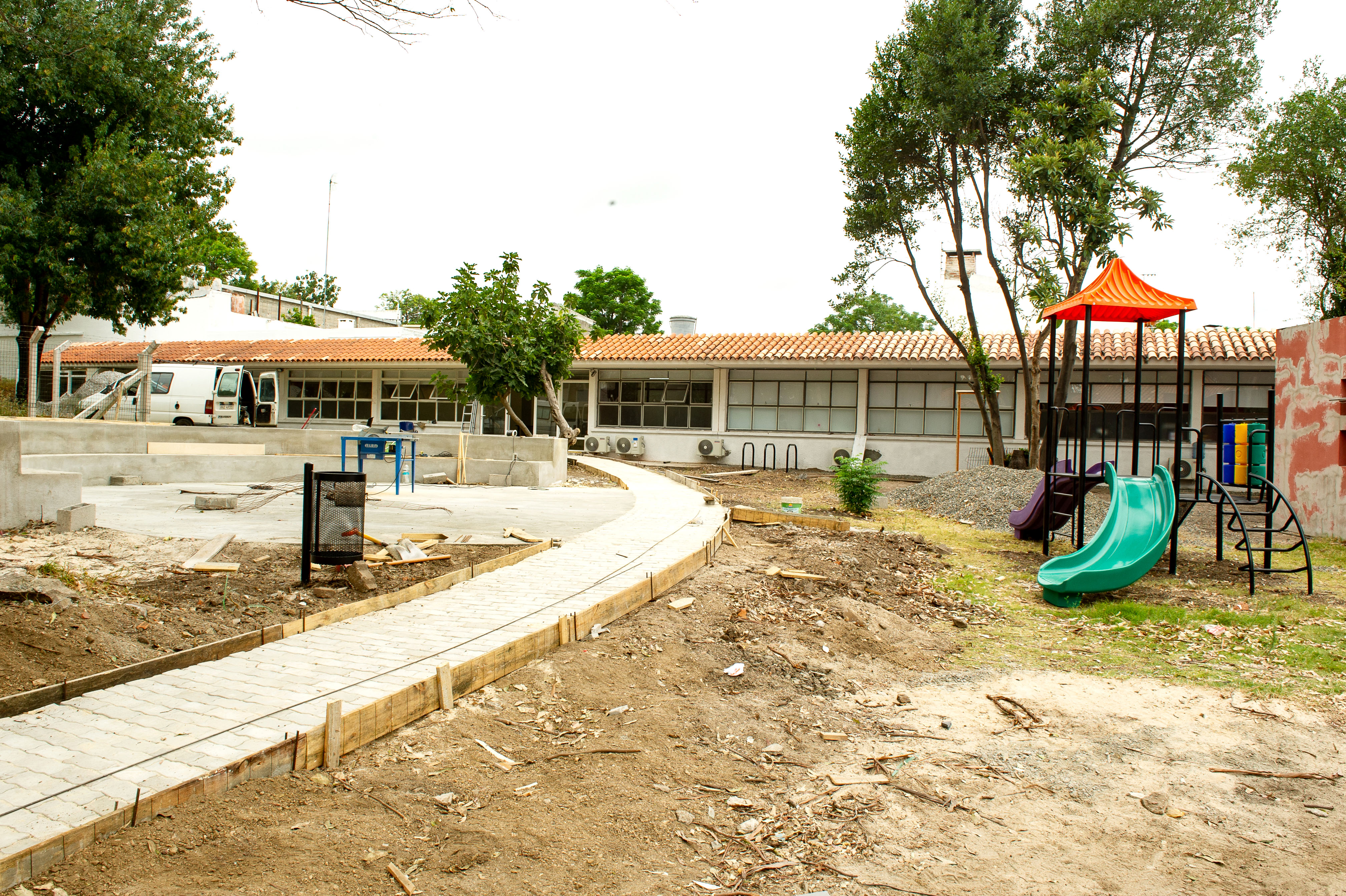 Ministro Lema visitó las obras de refacción del Centro Tiburcio Cachón