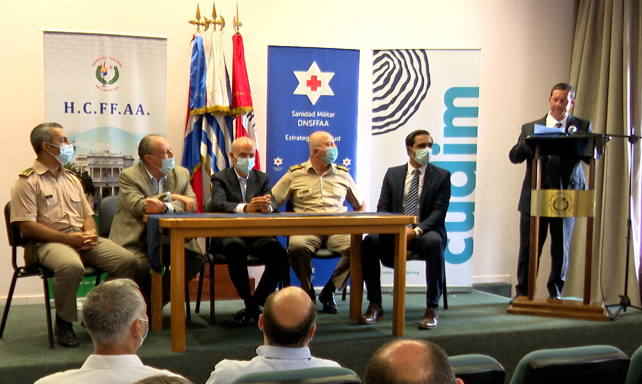 Imágenes de firma de convenio entre Cudim y Sanidad Militar