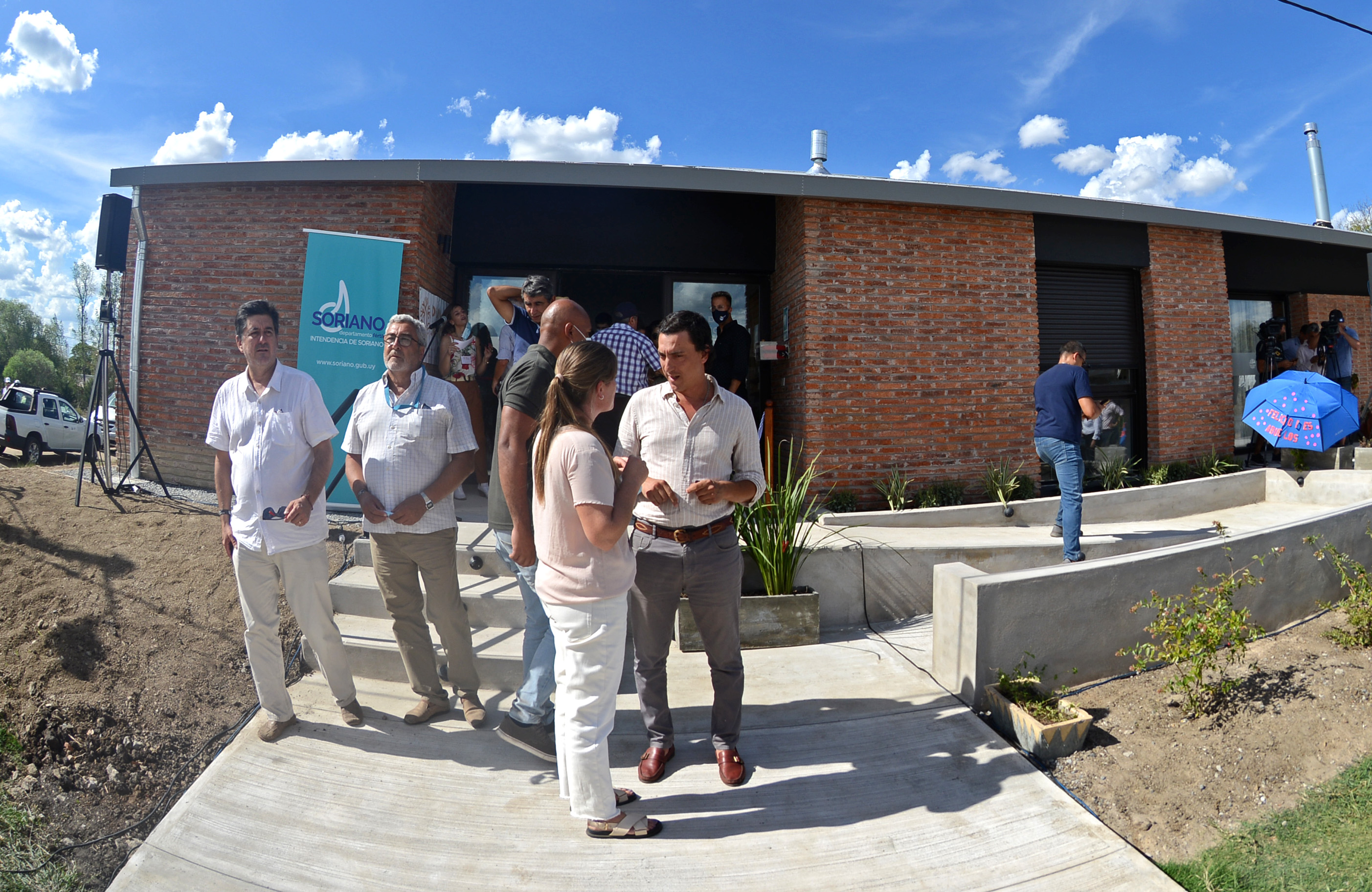 Imágenes del presidente Lacalle Pou en inauguración de local de centro diurno Don Joaquín, en Egaña, Soriano