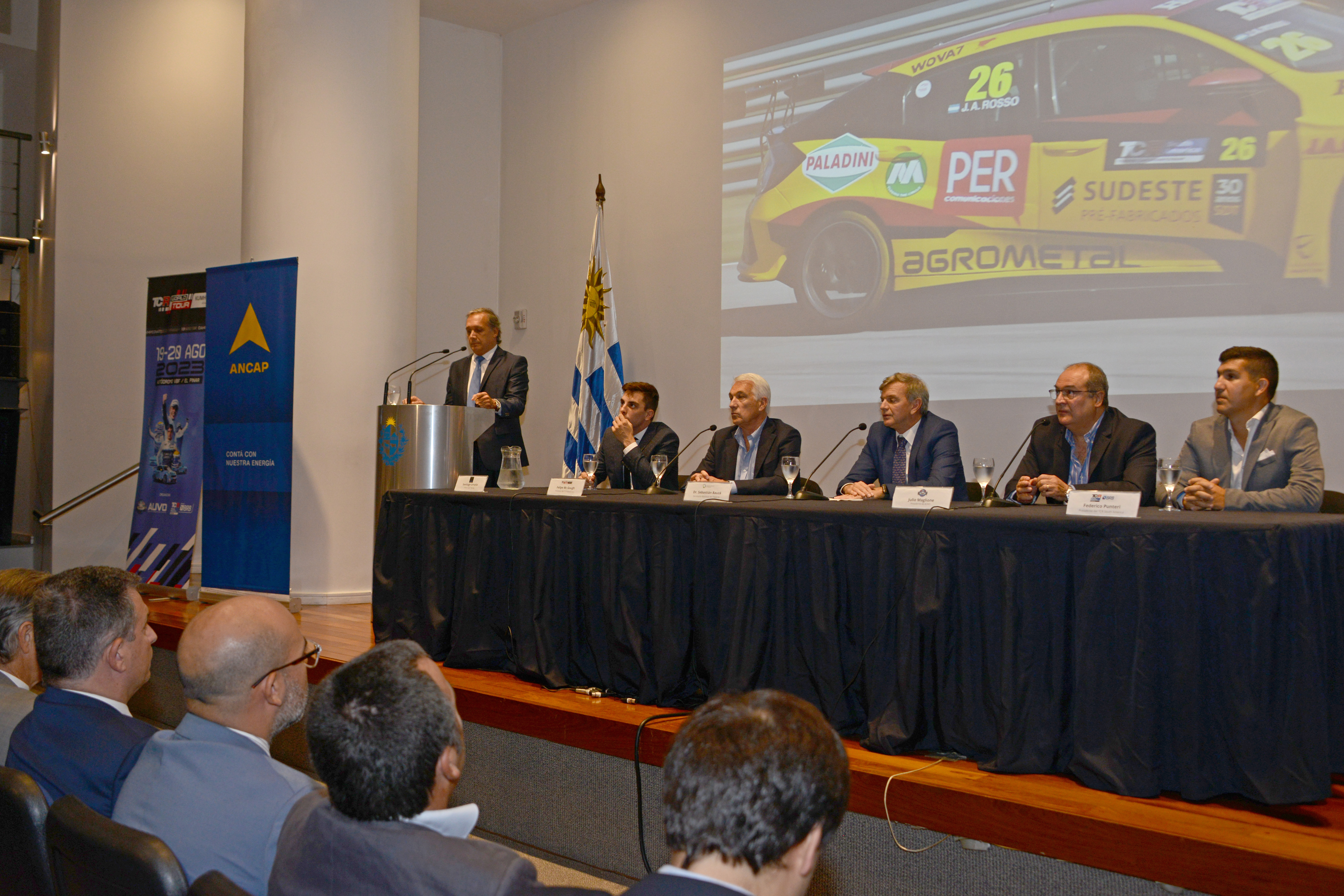 Lanzamiento del mundial de autos de turismo en Uruguay