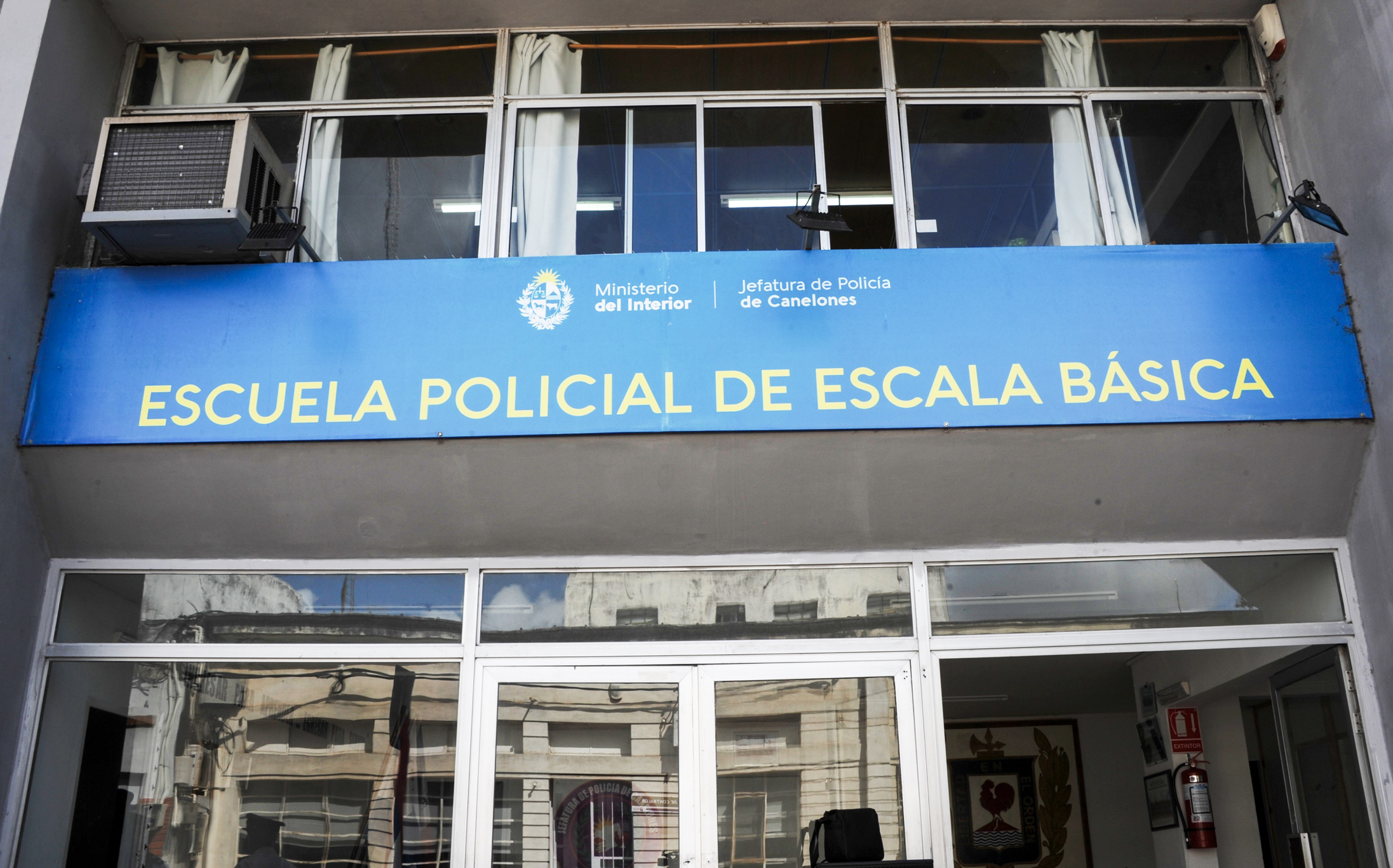 Imágenes de egreso de agentes de policía en Canelones