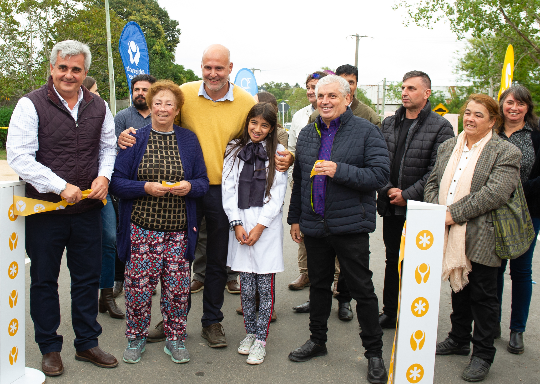 Imágenes de inauguración de obras de pavimentación en la localidad de Nicolich