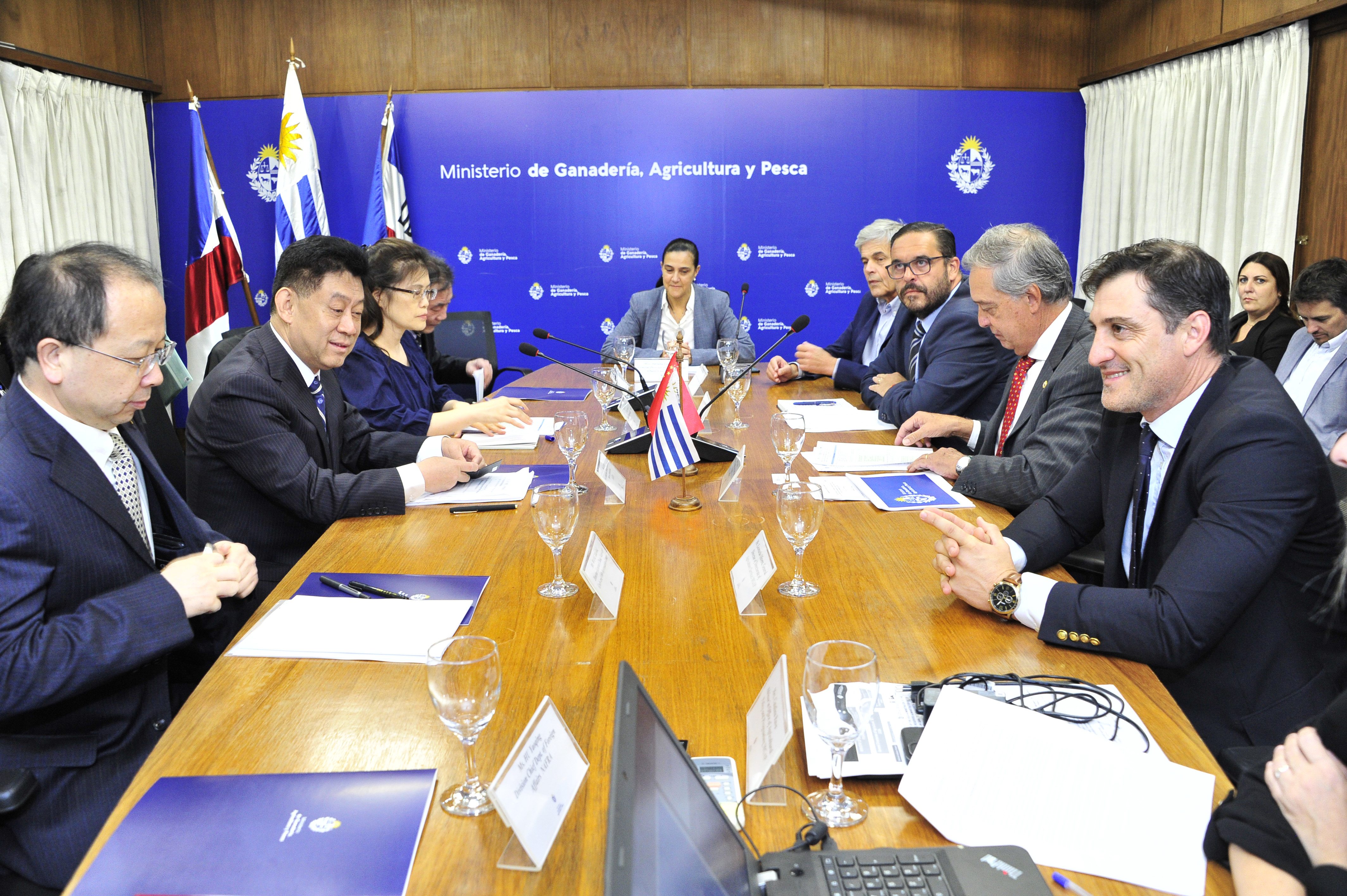 Reunión de autoridades de Ganadería, Agricultura y Pesca con delegación china