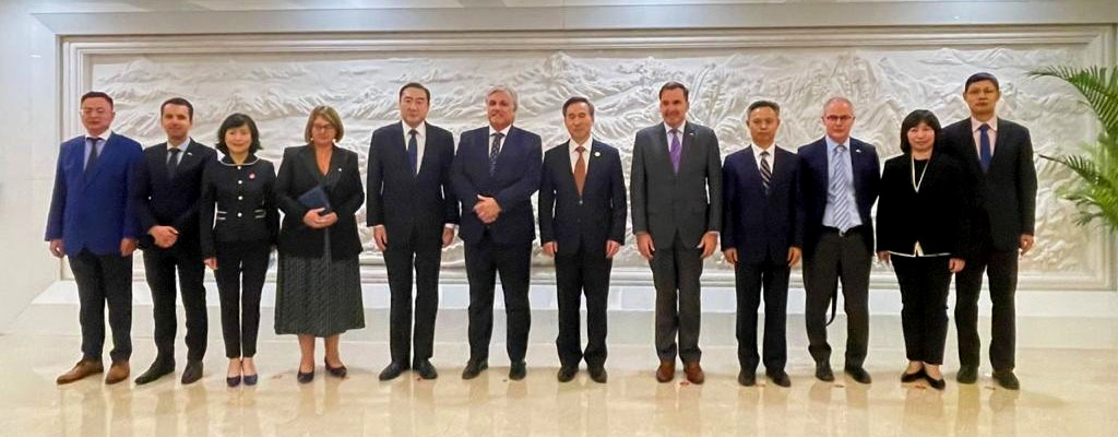 Bustillo mantuvo encuentros en agencia de inversiones china para profundizar cooperación