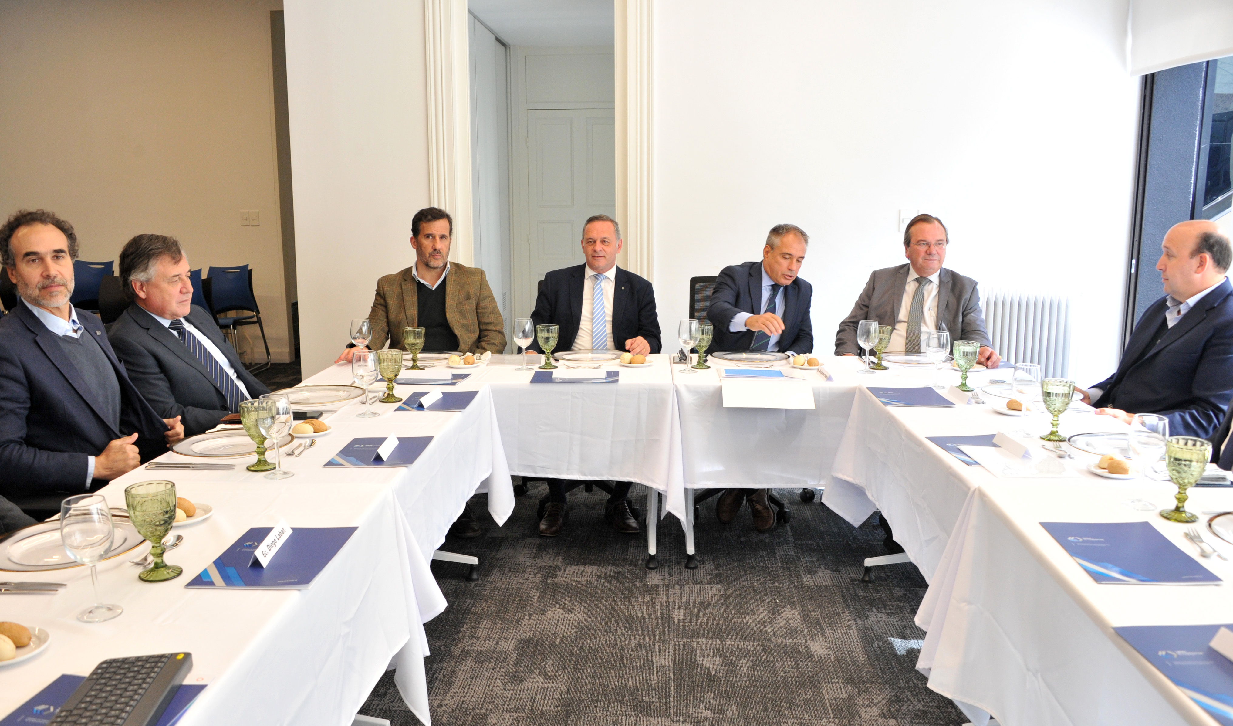 Secretario de Presidencia en almuerzo con la Cámara de la Construcción