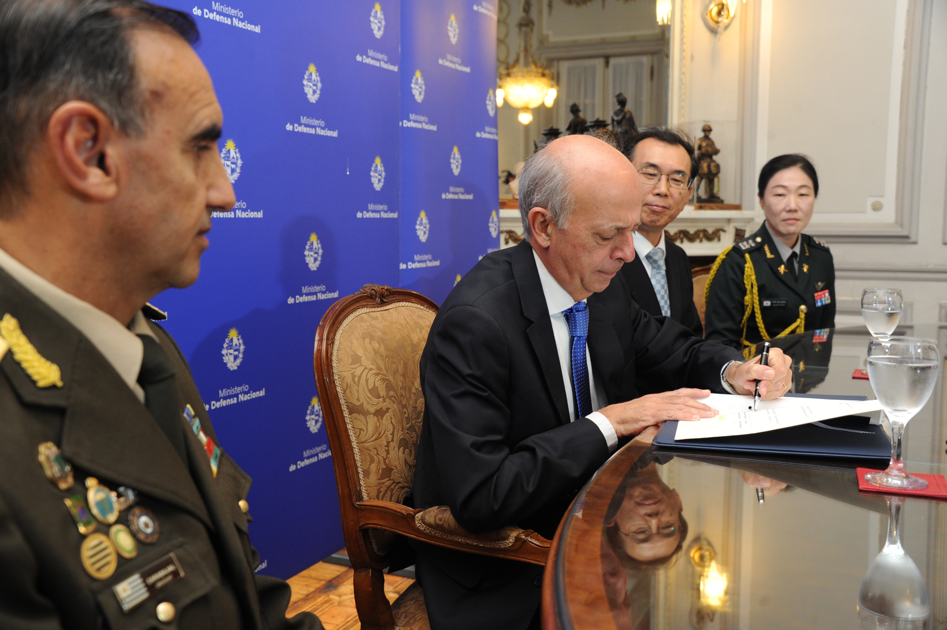 Firma de acuerdo entre Uruguay y la República de Corea