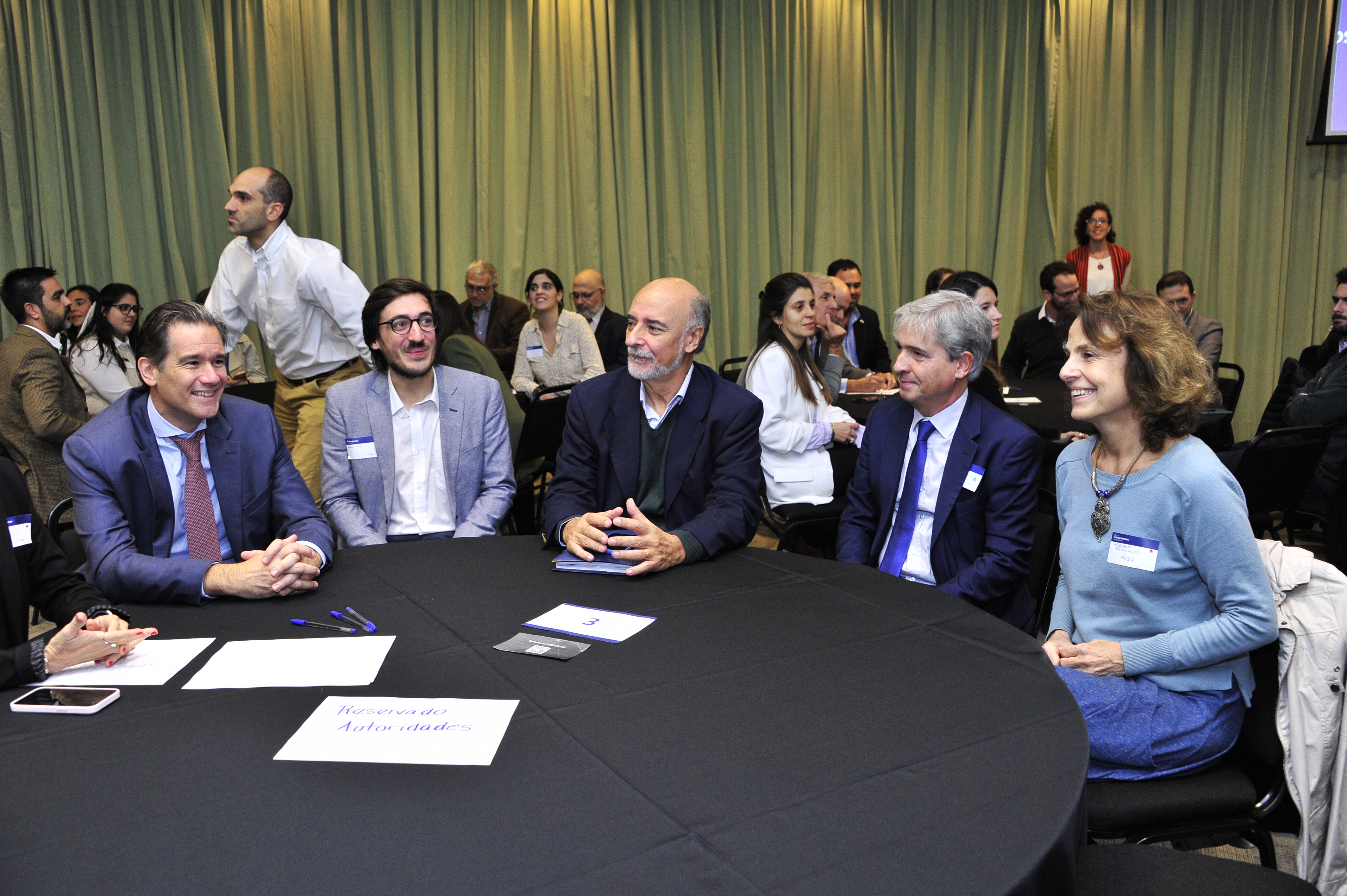 Ministro de Trabajo, Pablo Mieres en evento "Red de Formación Dual en Uruguay"