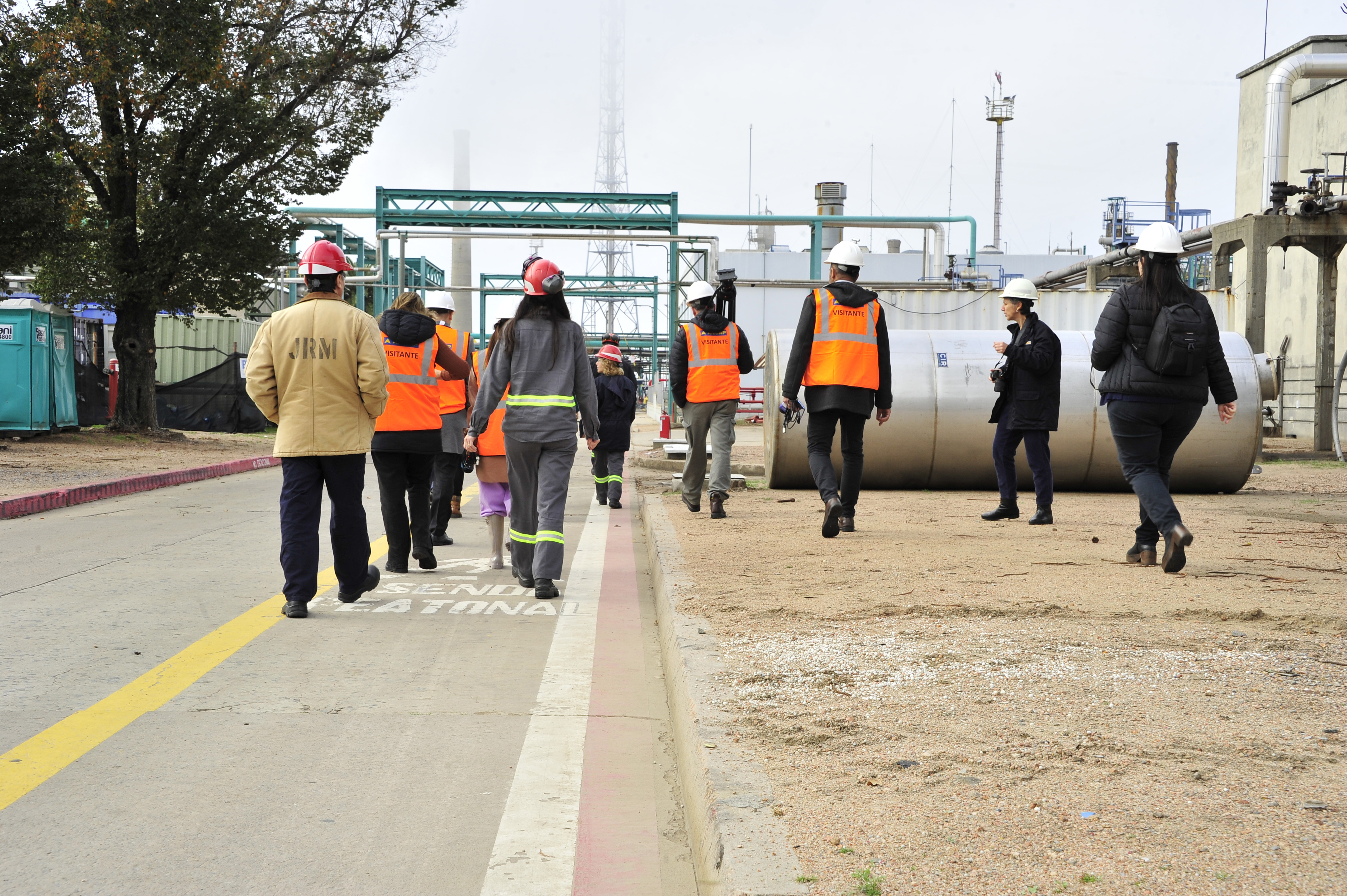 Imágenes de la recorrida por la Refinería de la Teja