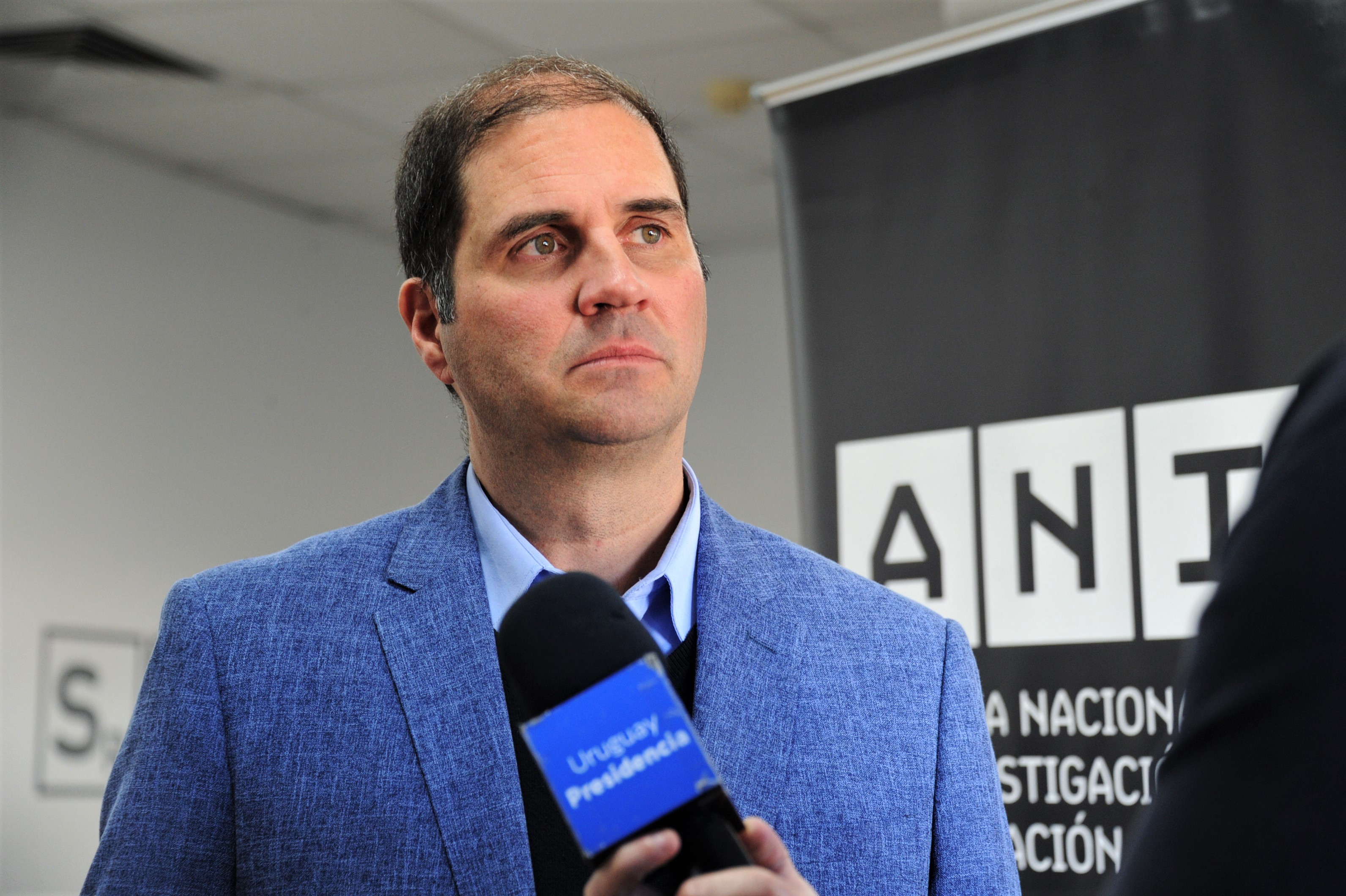 Imágenes de entrevistas al presidente de la ANII, Flavio Caiafa y entrevista a Lucía Monteiro técnica de la ANII.